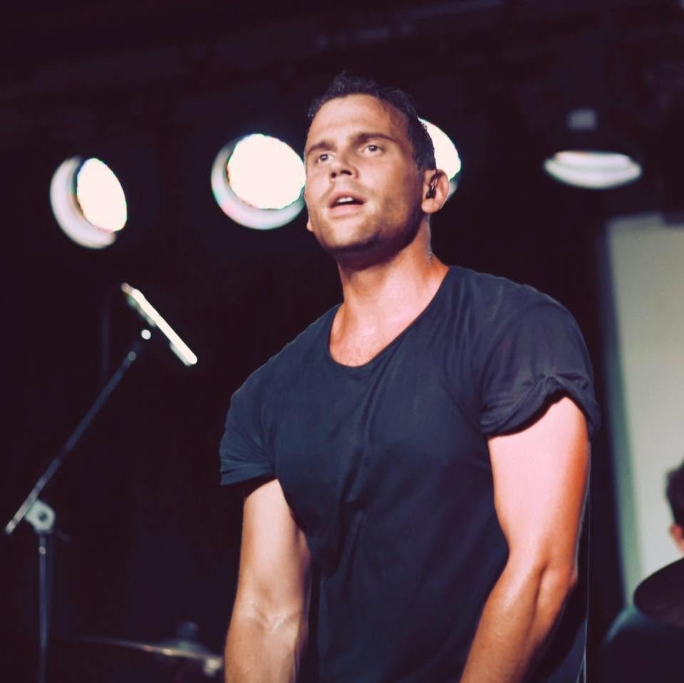 Performing during Buchanan's Living a Lie Tour, 2016.