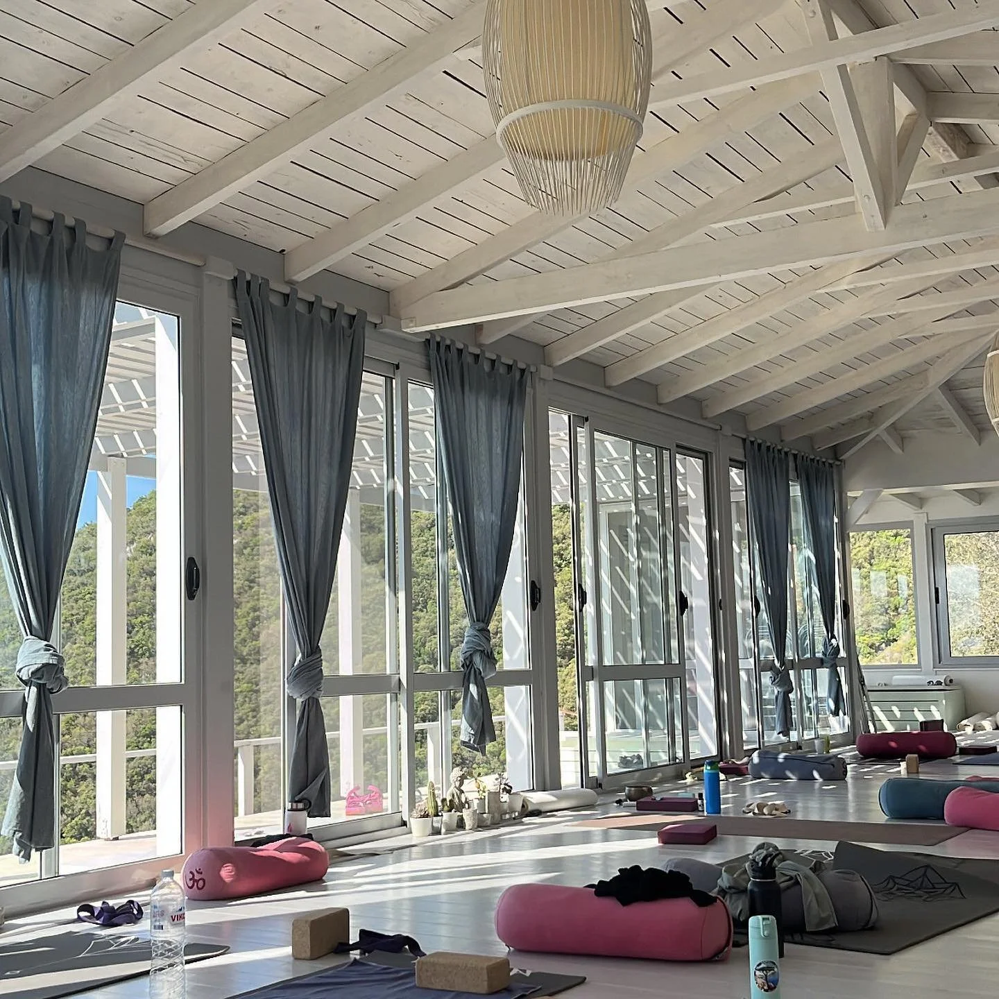 Wake up, yoga, breakfast, beach, yoga, dinner, go to sleep🔁