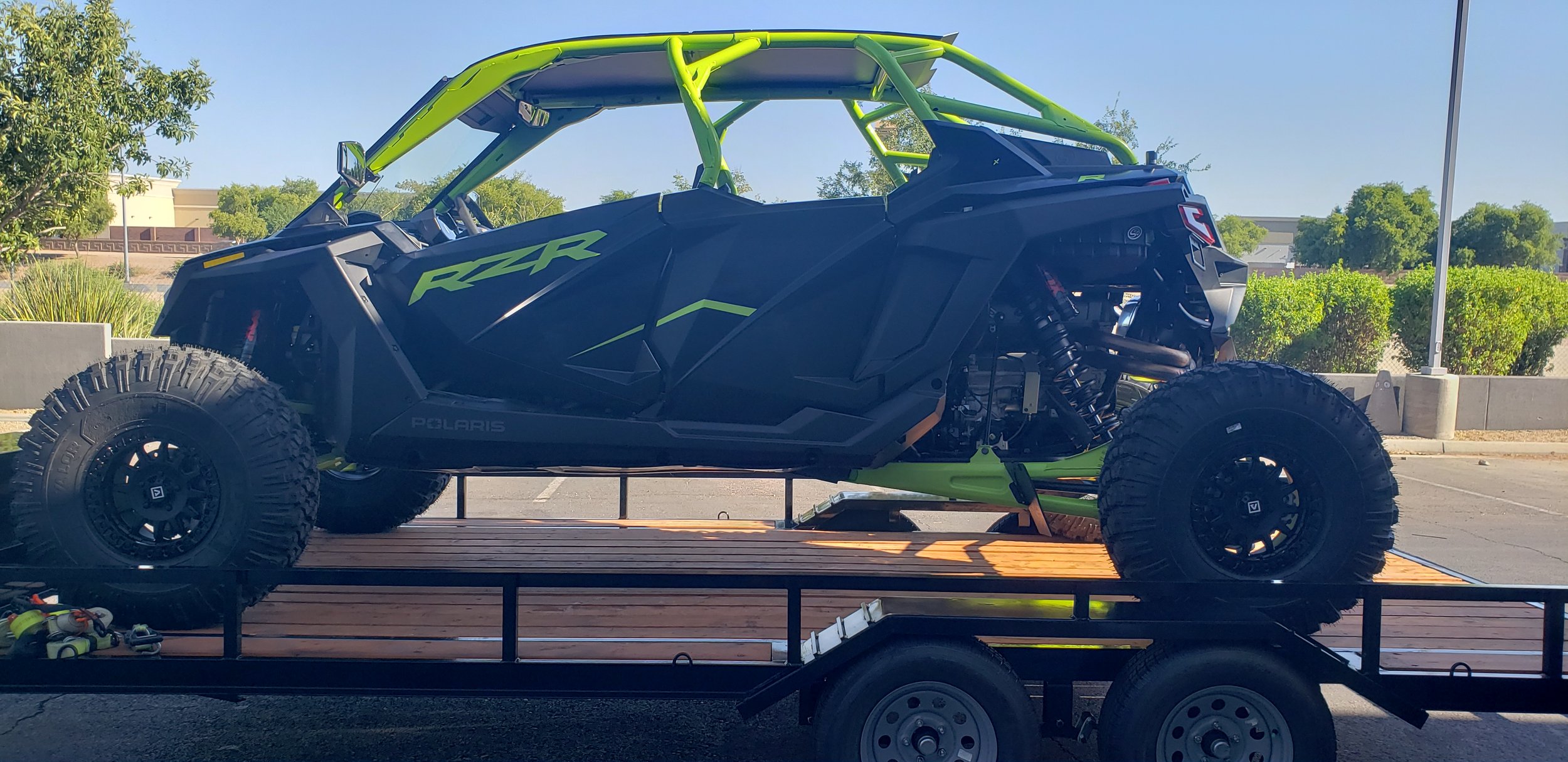 polaris-rzr-side-by-side-detail-atv.jpg