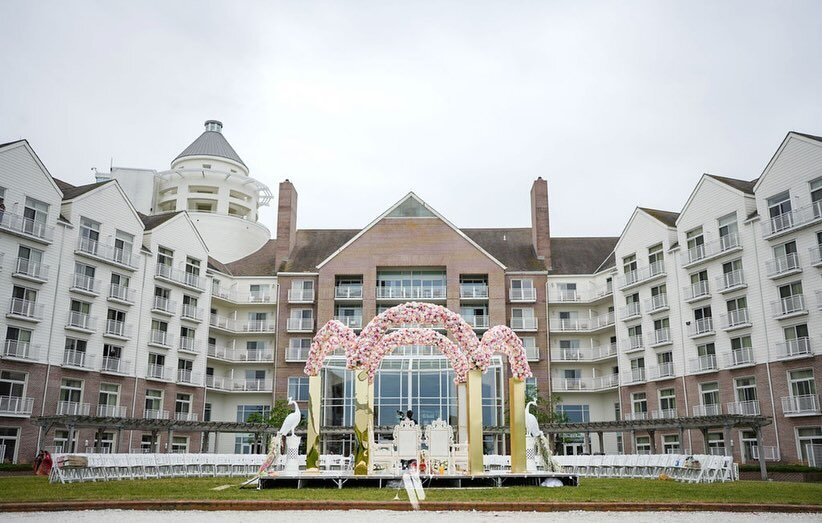 Outdoor Mandap Setup = A picturesque backdrop 🖼️ 

Planners: @yaadeinevents 
Decor: @mmcelebrations 
Photo/Video: @amiphotovideo 
Venue: @hyattchesapeake 

#mandapinspo #indianwedding #weddinginspo #wedding #desiwedding #mandap #weddingdecor #mandap