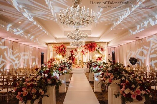 We are so in love with the light and airy colors, florals with a touch of lighting to make this dream mandap setup! 

&bull;
&bull;
&bull;
&bull;

Yaadein Couple: @dipal_kapadia and @atulsayshi 
Planners: @yaadeinevents 
Venue: @sheratonparsippany 
C