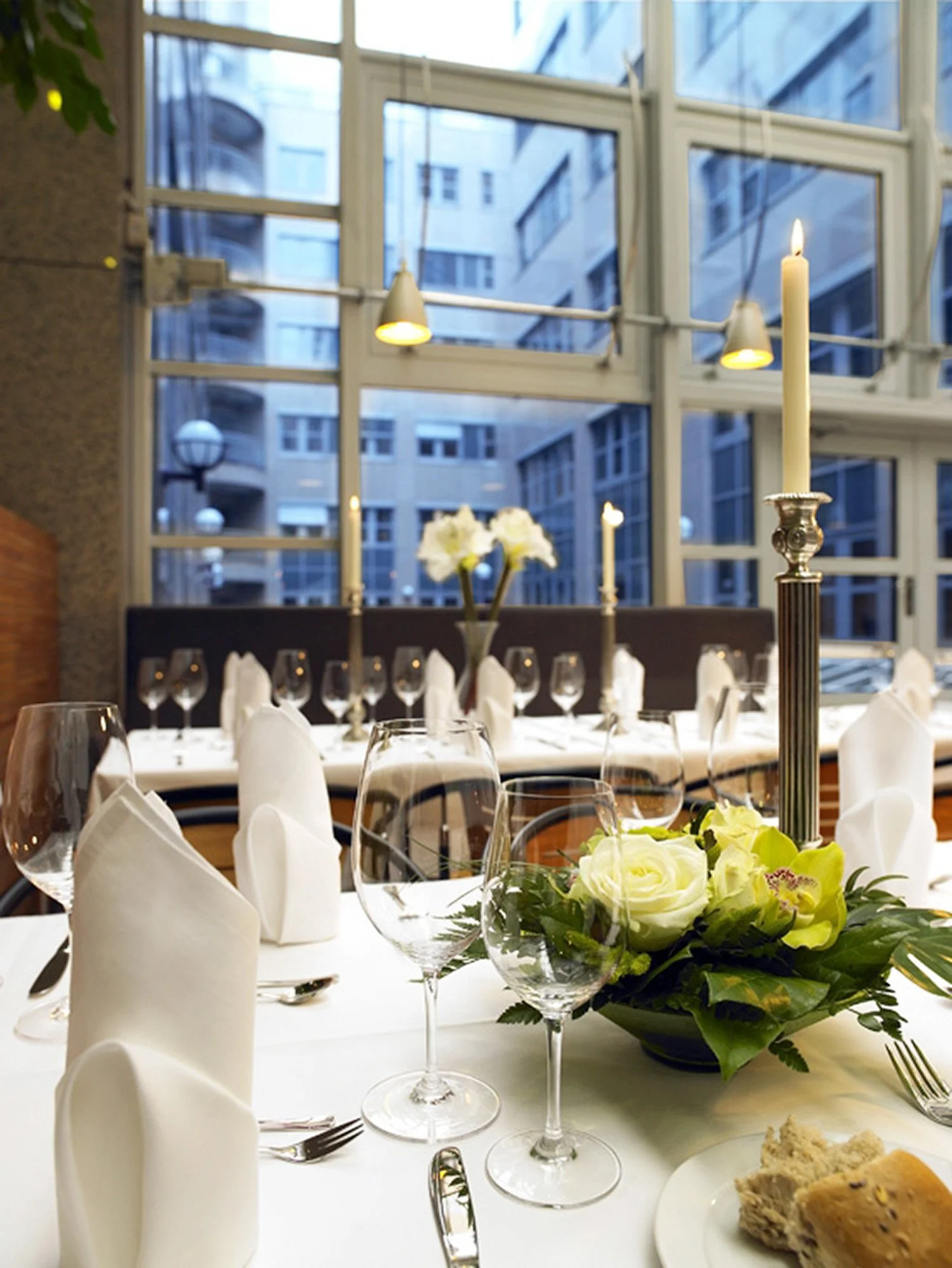 Atrium i Holbergs Terrasse Kurs- og Konferansesenter dekket til selskap