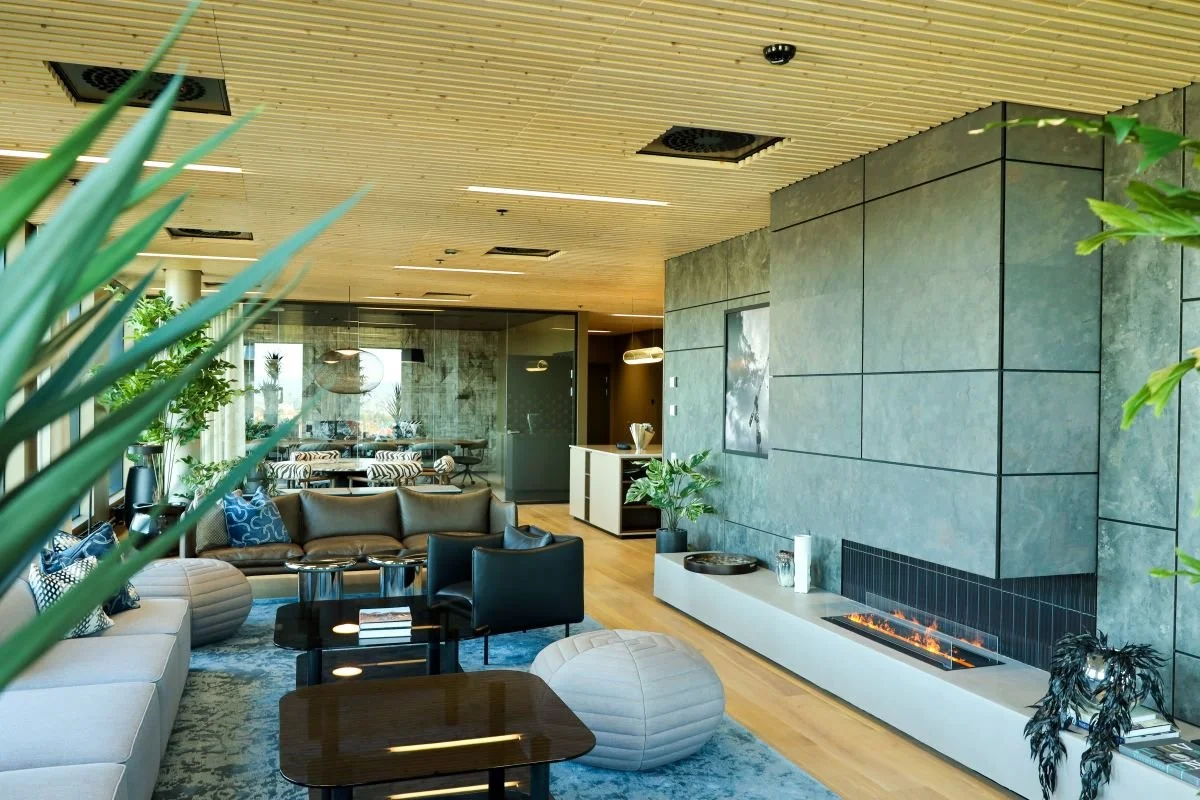 Styrelounge, Construction City