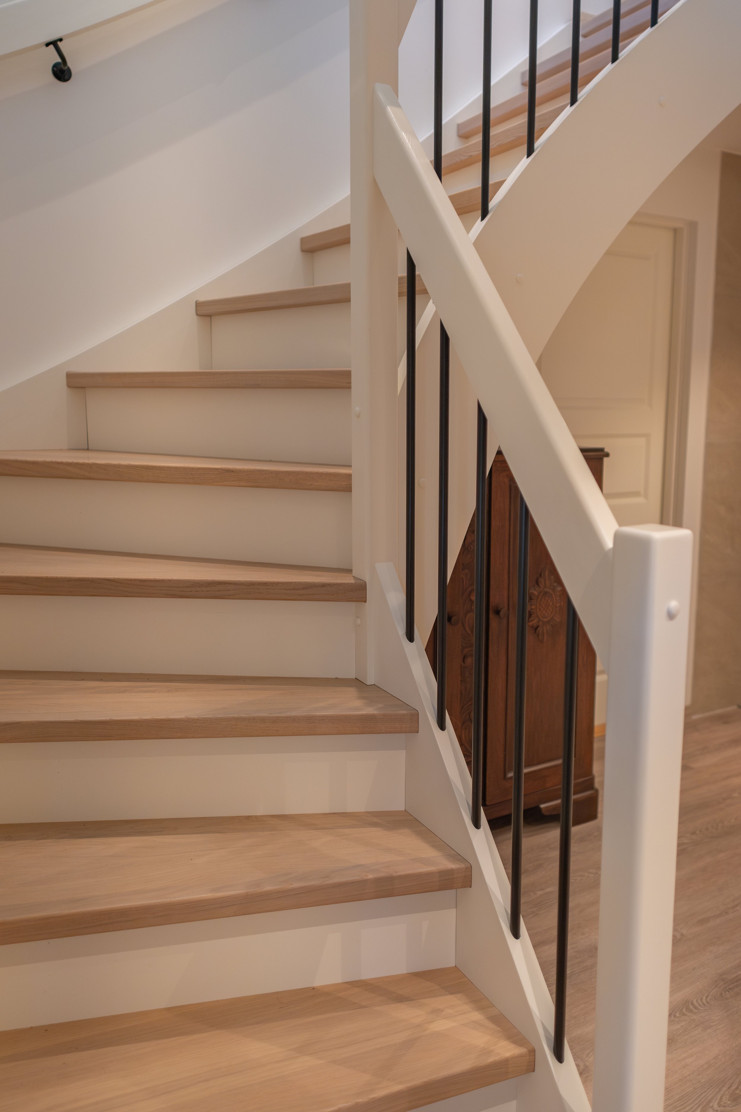 Trapp 4 - Standard 90° sving trapp med svarte spiler
