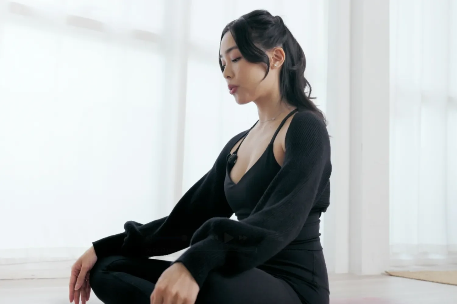 Introduction to Pilates online course, chapter 1: welcome from Angela and the course workbook
