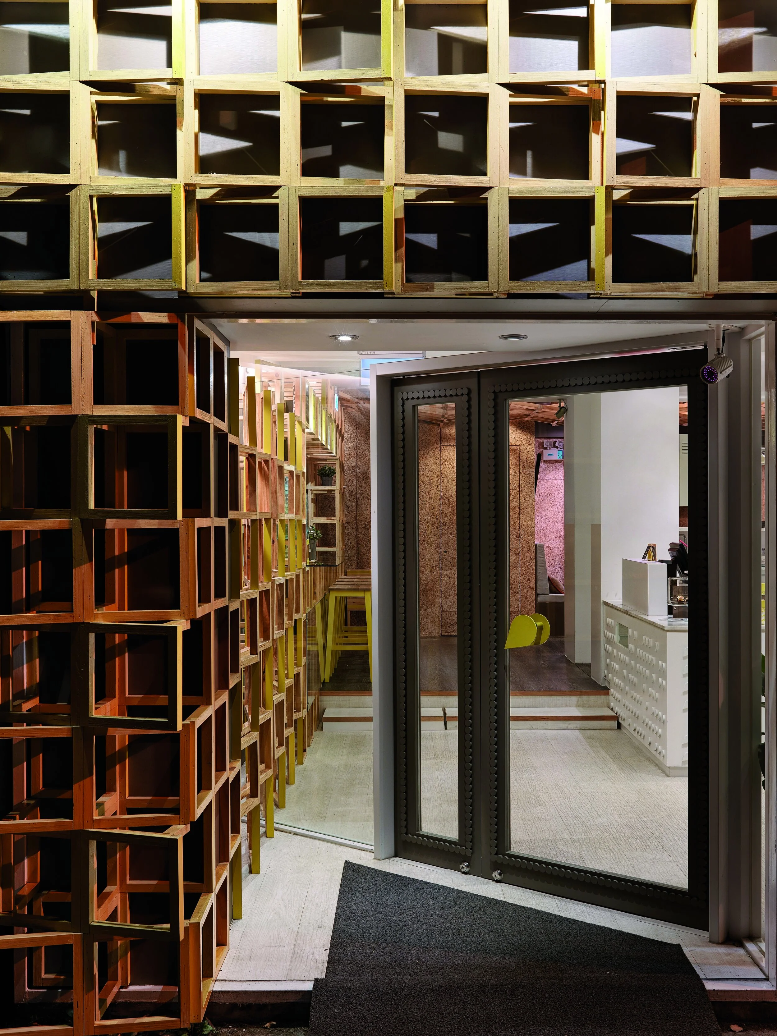 JCA_Les Bebes Cafe&Bar_003.jpg