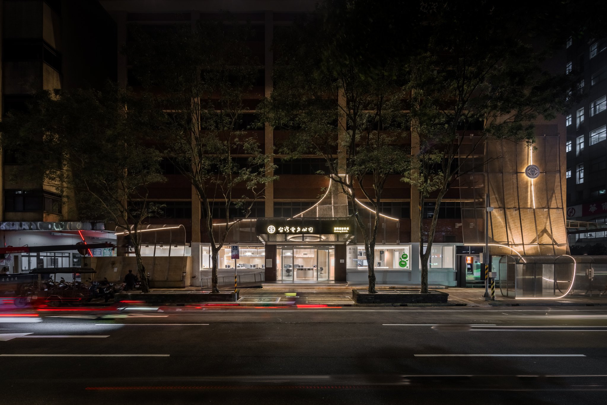 Taipower Façade｜台電大樓立面公車亭
