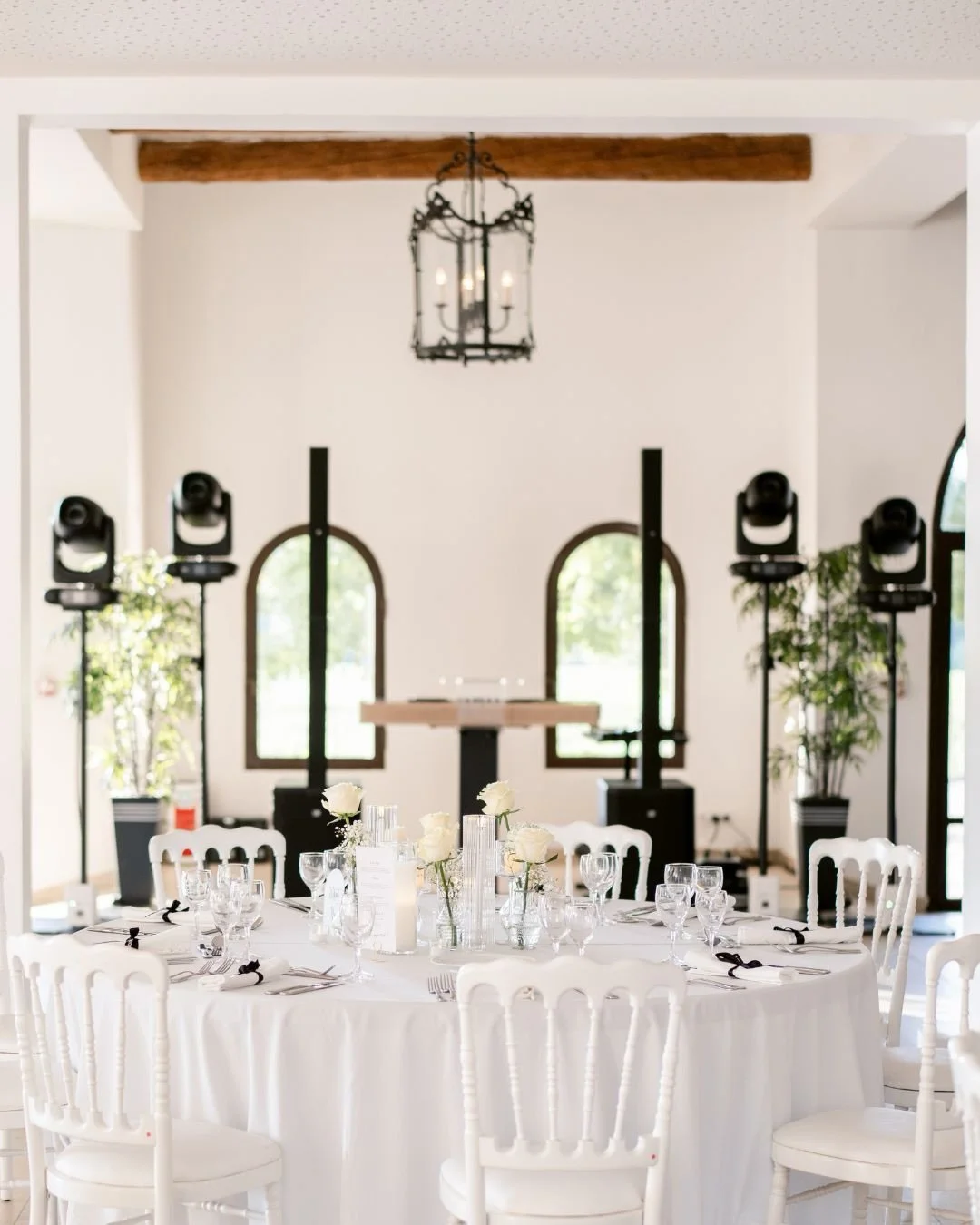 Il y a des mariages qui se pr&eacute;parent dans la s&eacute;r&eacute;nit&eacute;...
Et d&rsquo;autres entre deux biberons ! 🍼

Jessica et Jordan avaient un projet magnifique, un b&eacute;b&eacute; en bas &acirc;ge, et tr&egrave;s peu de temps pour 