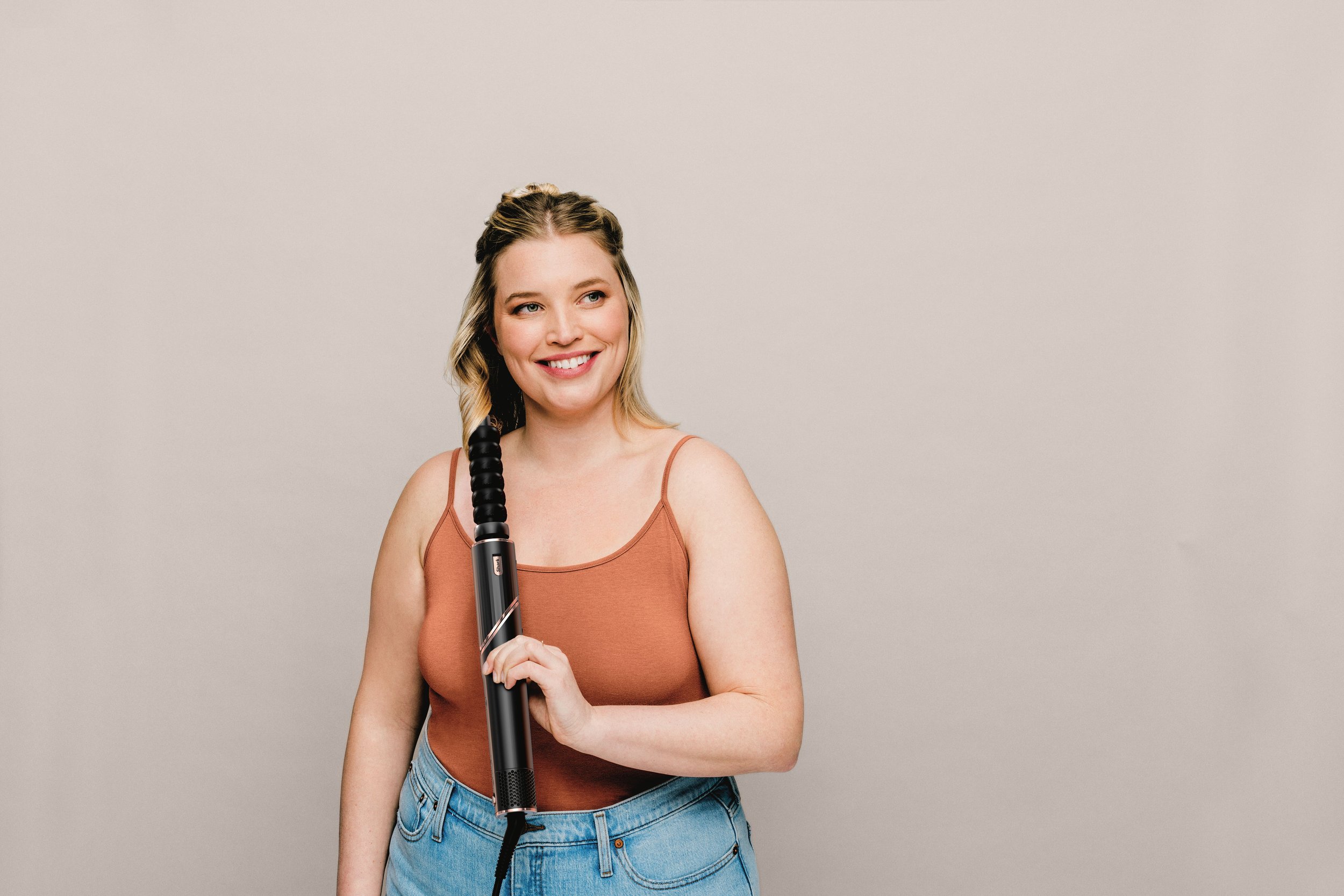 JPG-R_HD448SM_InUse_ROW_Curler_Gen2_Lily_Styling_Front4.jpg