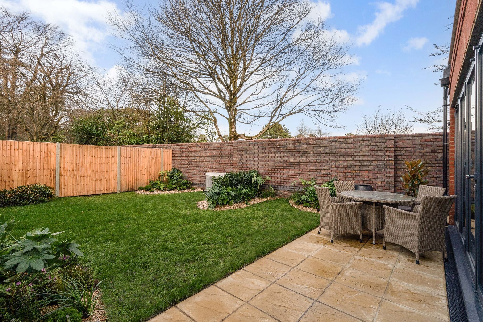 82706_38 Hind Gardens London Road Hindhead (9)_low_ENH.jpg