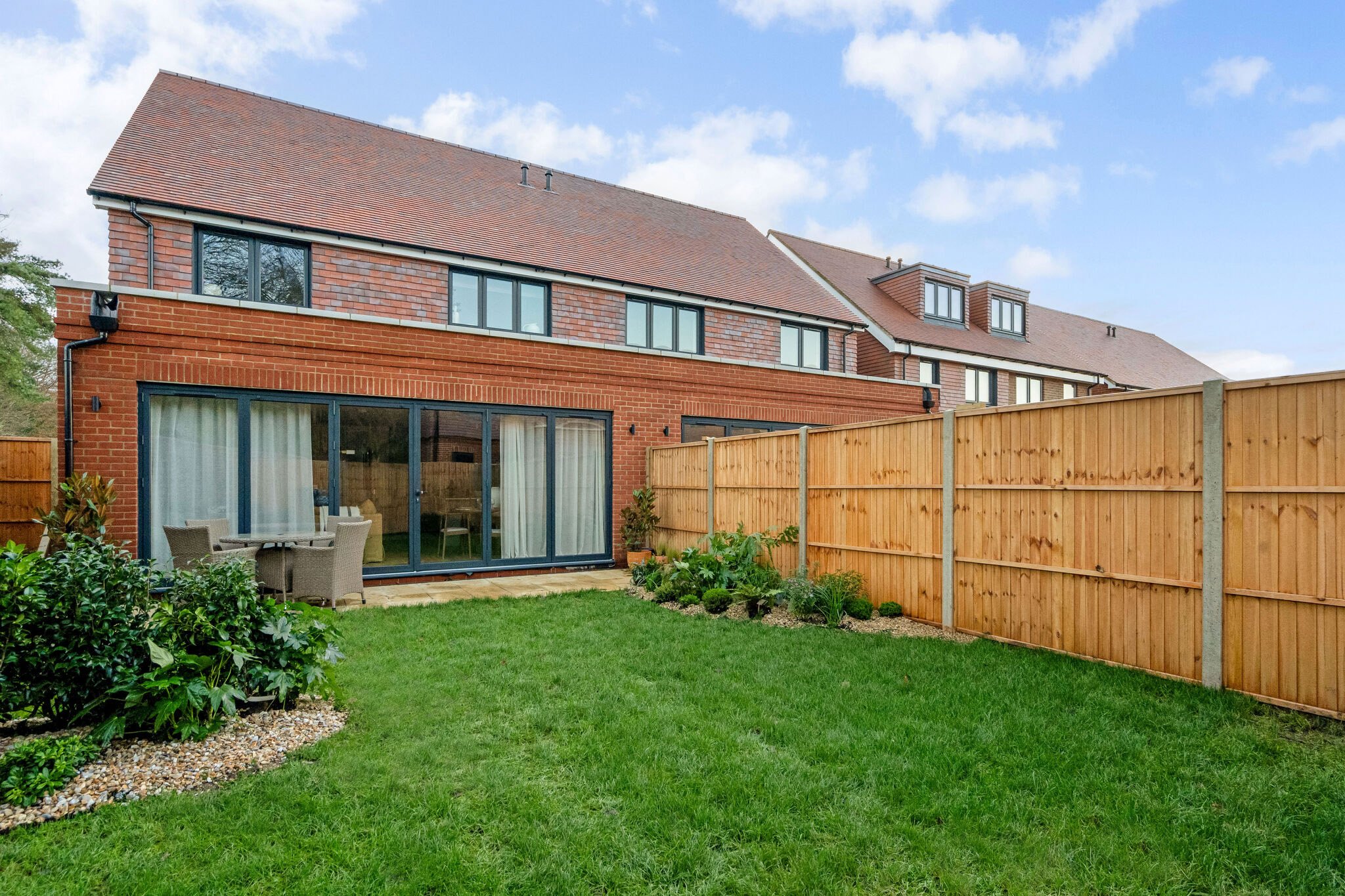 82706_38 Hind Gardens London Road Hindhead (7)_low_ENH.jpg
