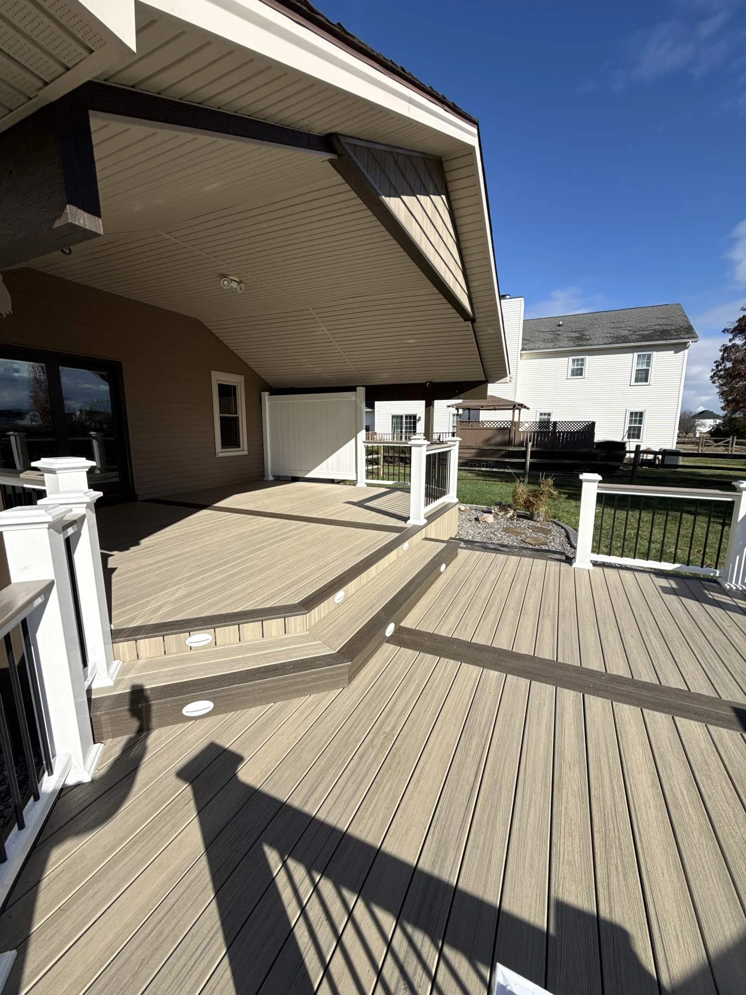 Project Spotlight: Custom Deck Build Showcasing Illumination, Privacy ...