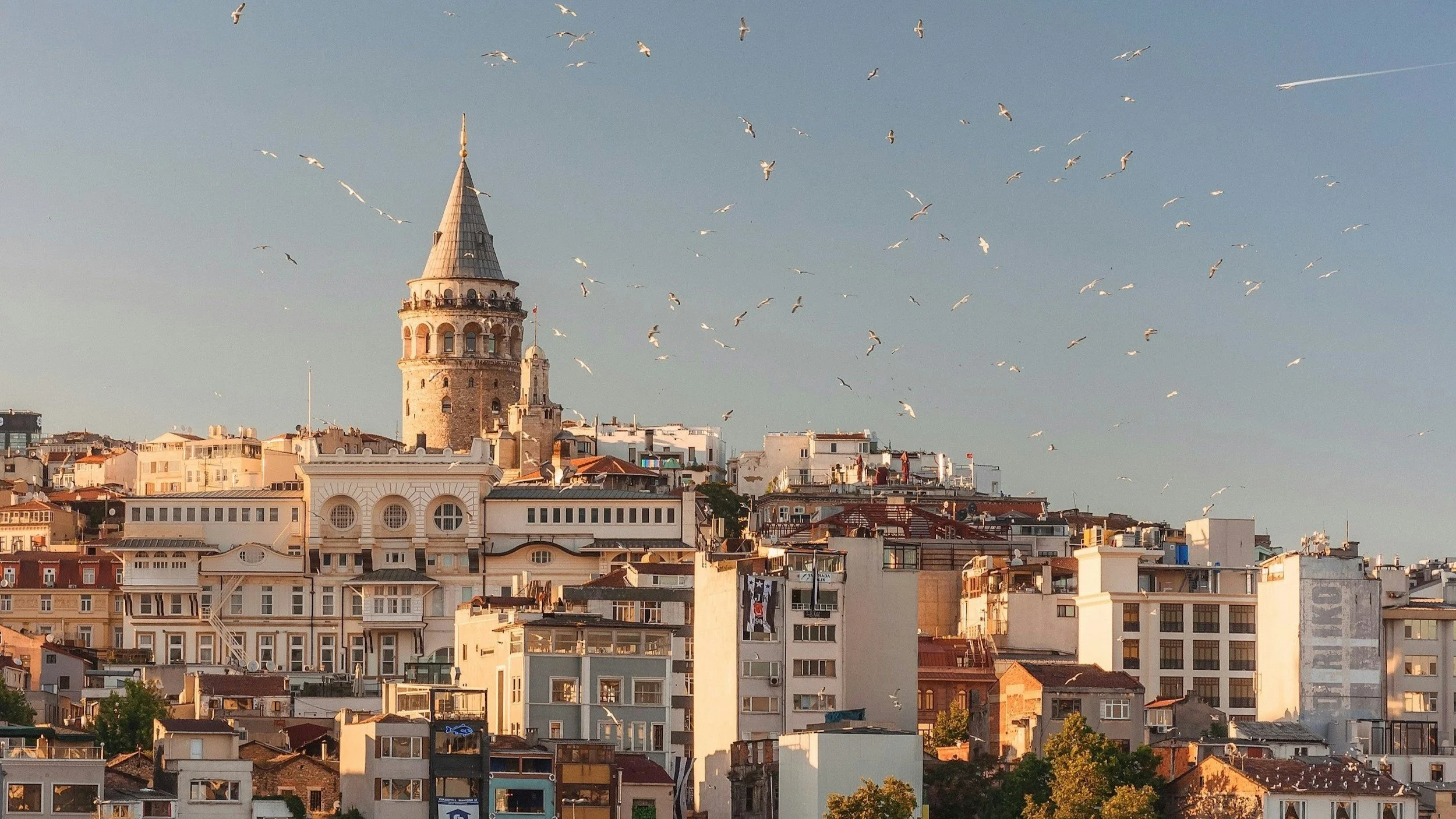 Mongolfiere in volo sulla Cappadocia all'alba