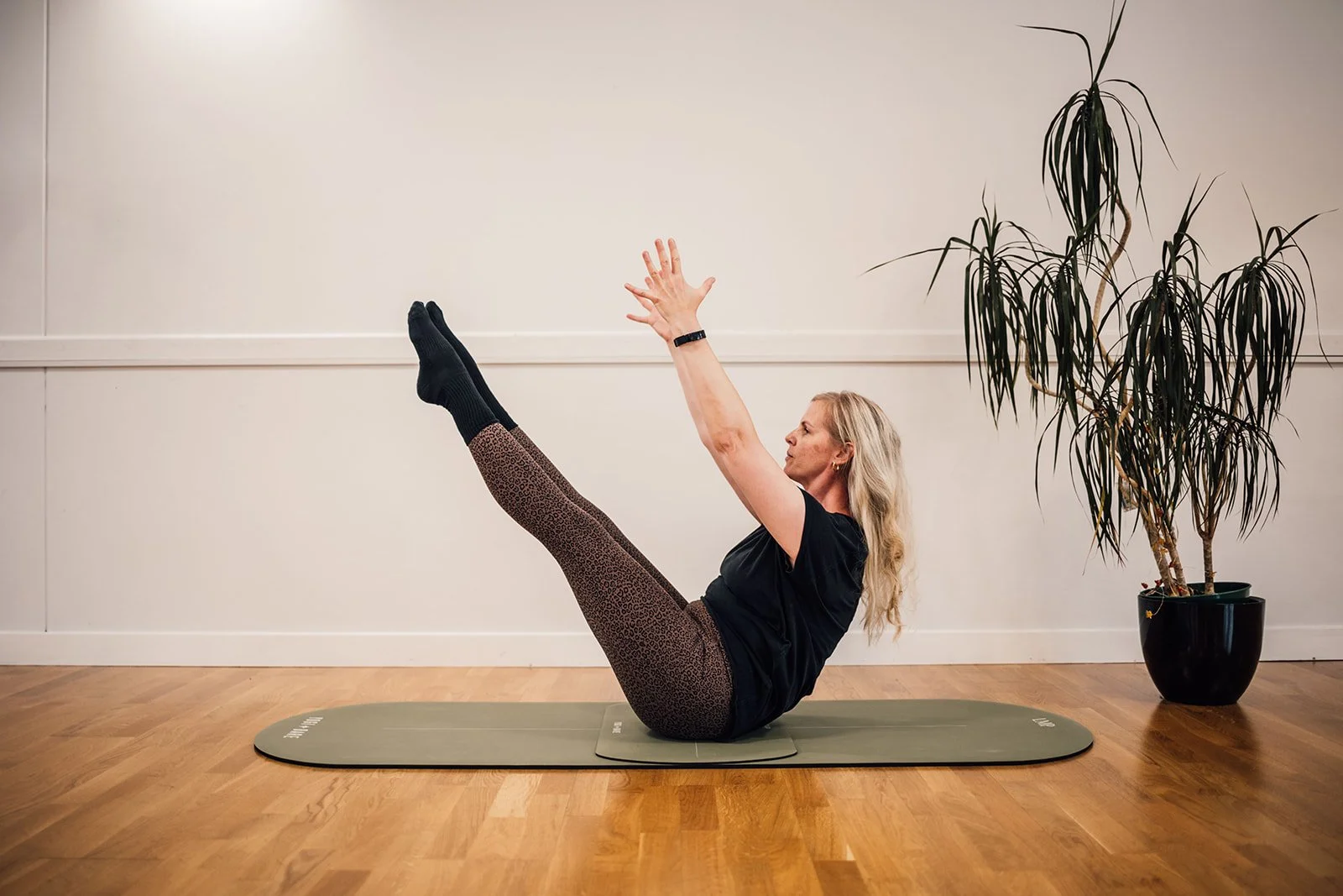 Mat Pilates vs Reformer Pilates: WHY Mat Pilates Is Having a Moment