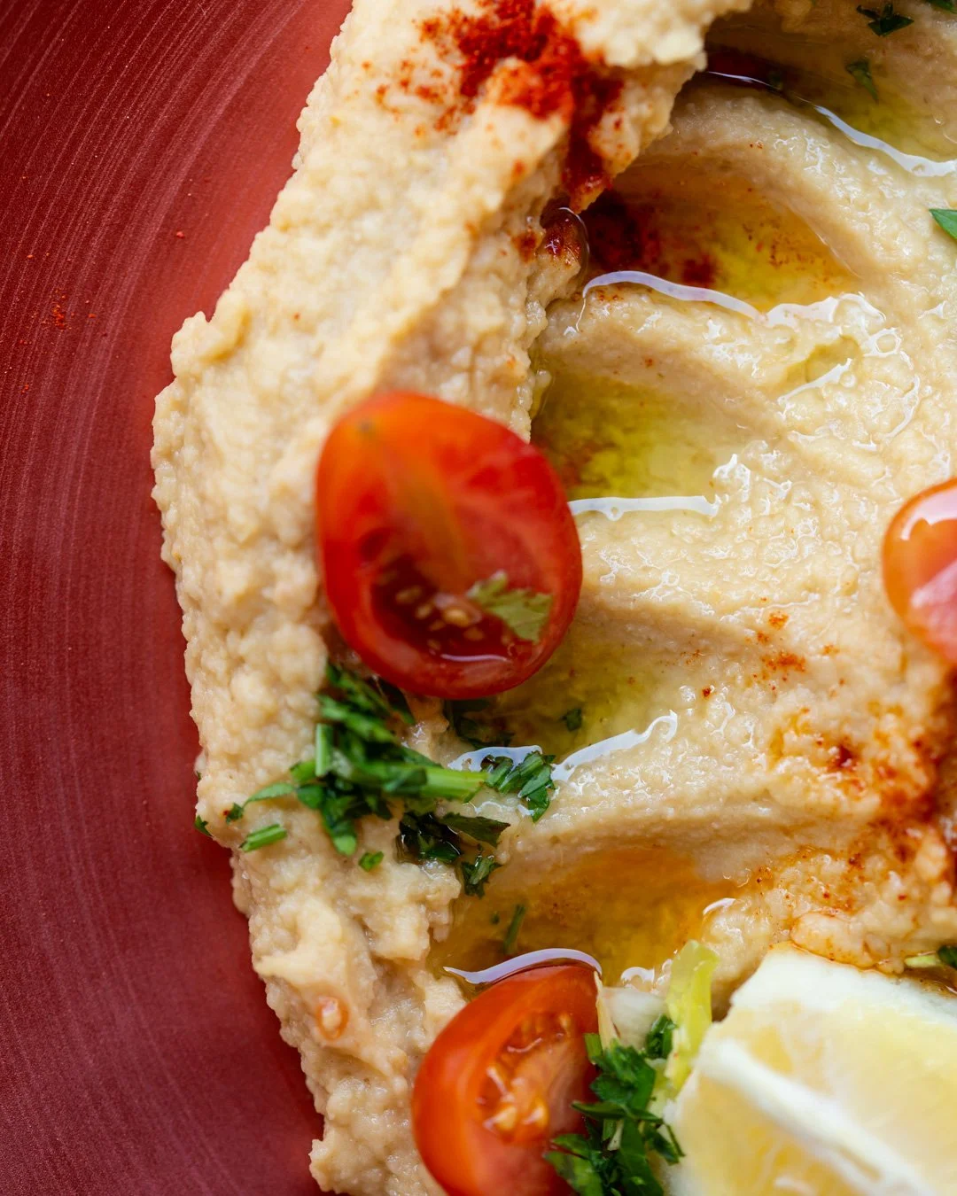 Soho, restaurant et bistrot chic en plein centre-ville de Nice qui propose en service continu pour le petit-déjeuner, le déjeuner, le goûter, l'apero et le dîner, une cuisine aux saveurs du monde, un happy hour et des cocktails créatifs . 