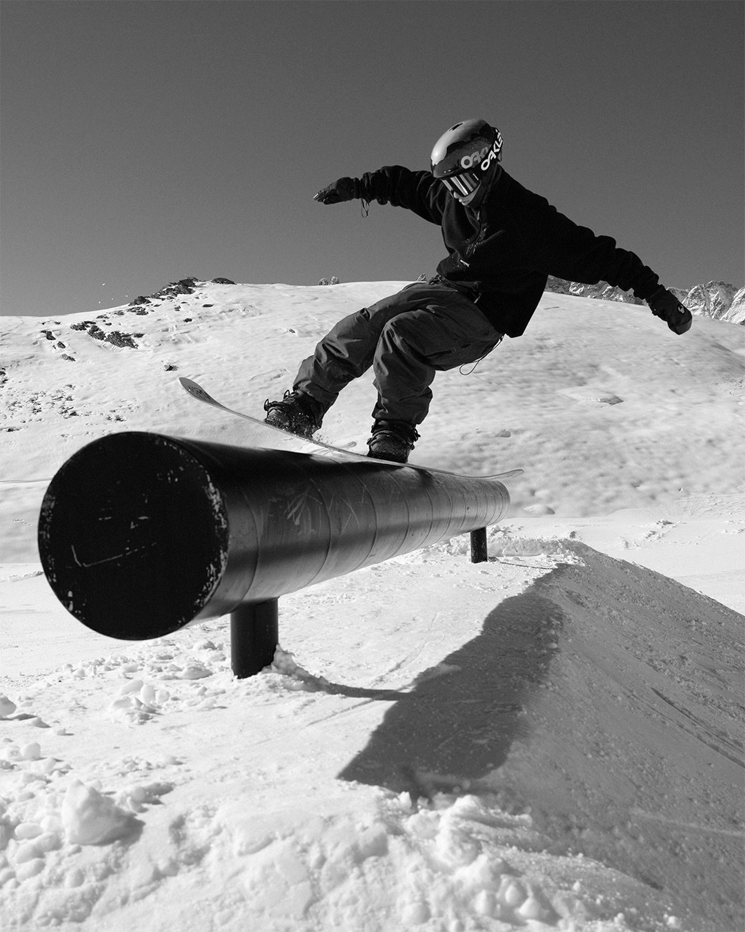 Soleggiato ma con freddo artico, finalmente la stagione pi&ugrave; figa dell&rsquo;anno &eacute; iniziata ed &eacute; bello tornare nel mood invernale!!! 

Noi intanto gasiamo qualcosa in quel di @cervinoskiparadise e @snowpark_cervinia aspettando un