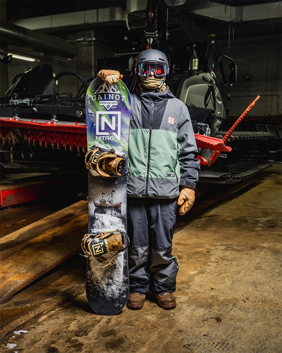 Dietro ogni kicker, landing e rail dello Snowpark di Cervinia c&rsquo;&egrave; la crew di @snowpark_cervinia.

Sveglia prima dell&rsquo;alba, shaping, manutenzione, controlli continui e infinite ore con le pale in mano per far girare tutti al meglio,