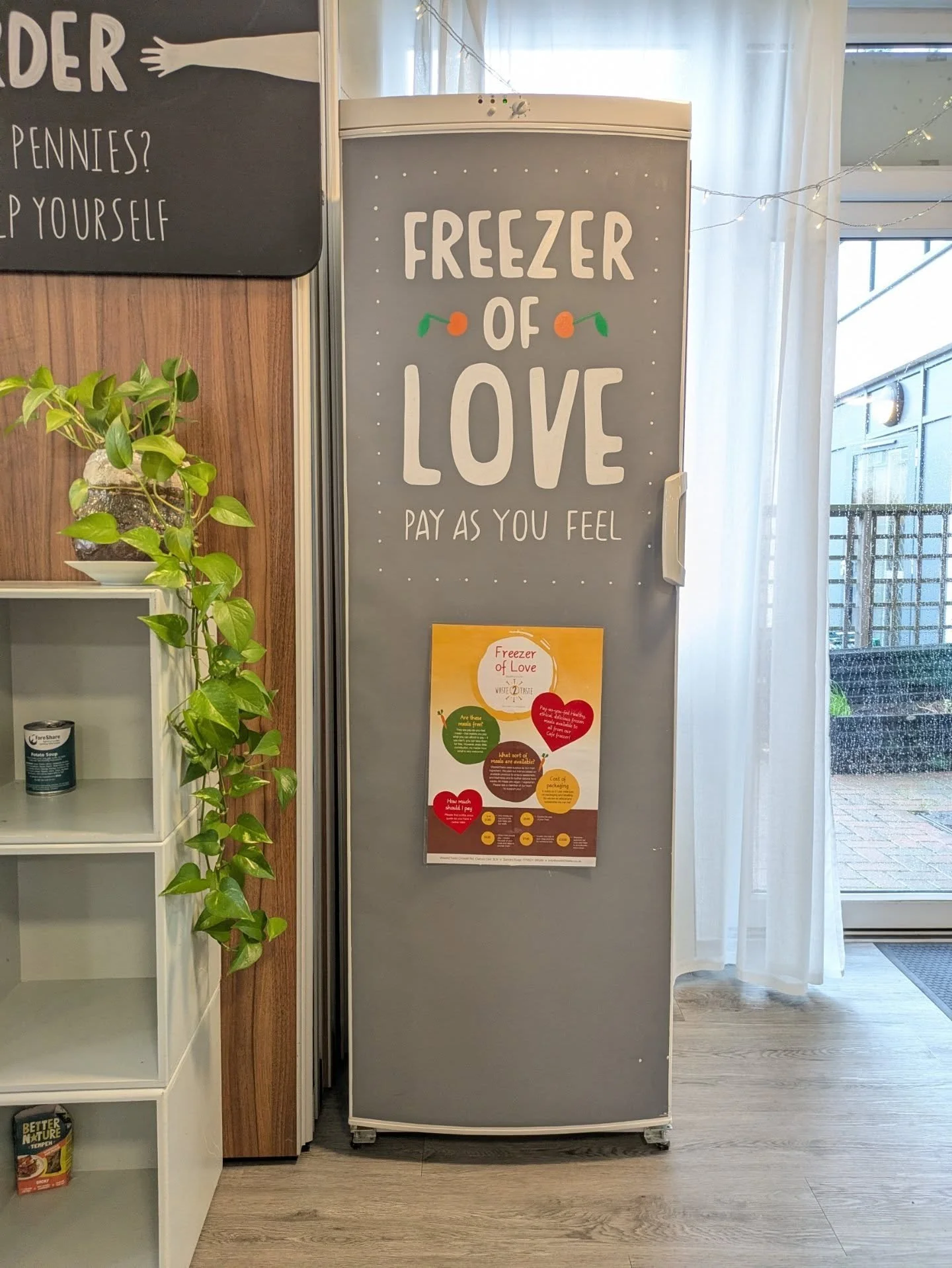 Here's something every caf&eacute; and restaurant could have: a freezer filled with meals they make using their own surplus, for people to take home at the end of the day, at a lower price or even for free!

In order to be able to offer service in a 