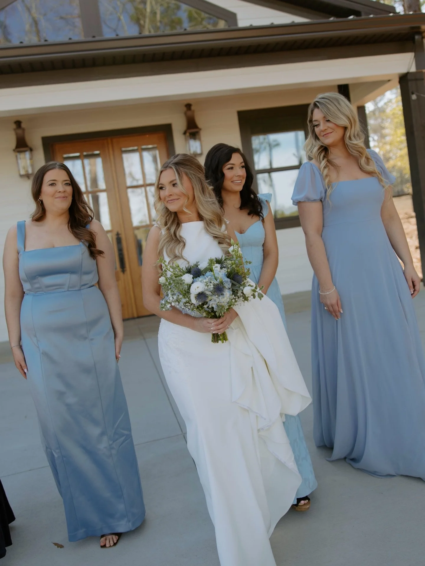 Valentine&rsquo;s Day Glam for this beautiful bride and her girls! 🤍 

Photo: @kyliestegerphotography 
Hair: @the.curlloft 
Makeup/spraytan: @goldentansandbeauty 

#spraytan #bridalmakeup #scmakeupartist #bridalmakeup #makeupartist