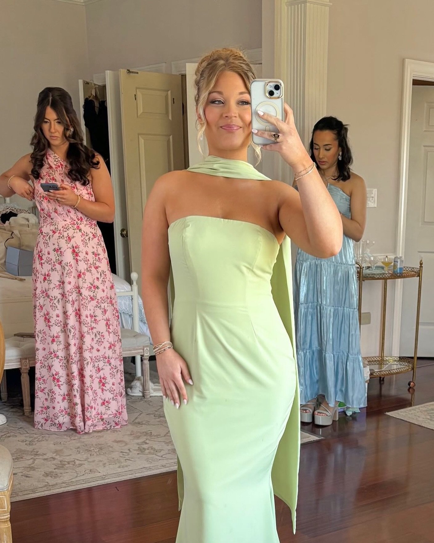 Yesterday was a ✨DREAM✨ Addi&rsquo;s wedding day couldn&rsquo;t have been more perfect! Spray tan and makeup for this stunning bridesmaid! 

#spraytan #golden #goldengirl #makeup #weddingmakeup #local #scmakeupartist #gamakeupartist #supportsmallbusi