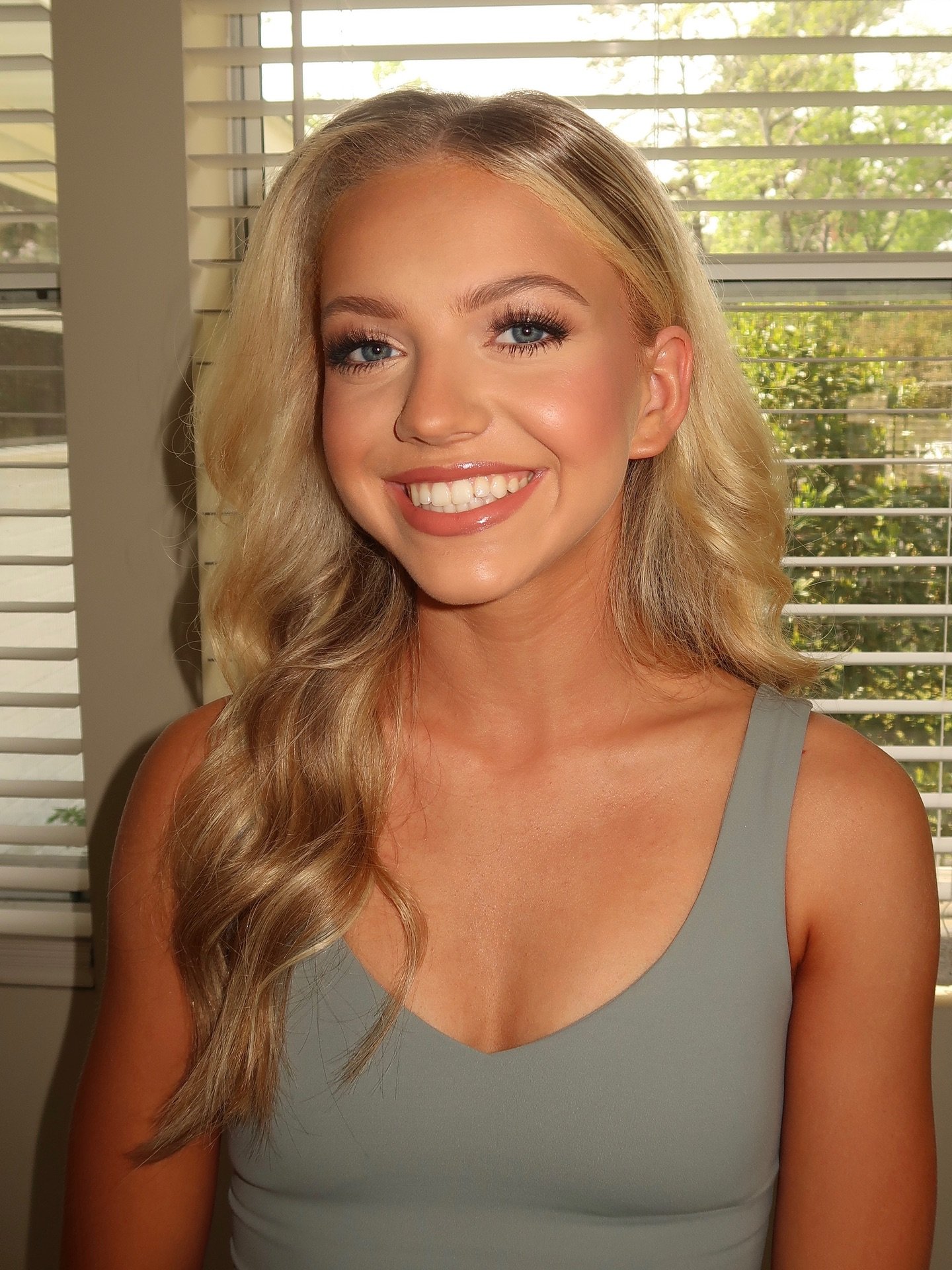 Two proms, two different looks for the beautiful @alissaclairerhodes! 

Hair, makeup, and spray tan by Golden Tans + Beauty! 

#spraytan #golden #goldengirl #makeup #weddingmakeup #local #scmakeupartist #gamakeupartist #supportsmallbusiness #supportl