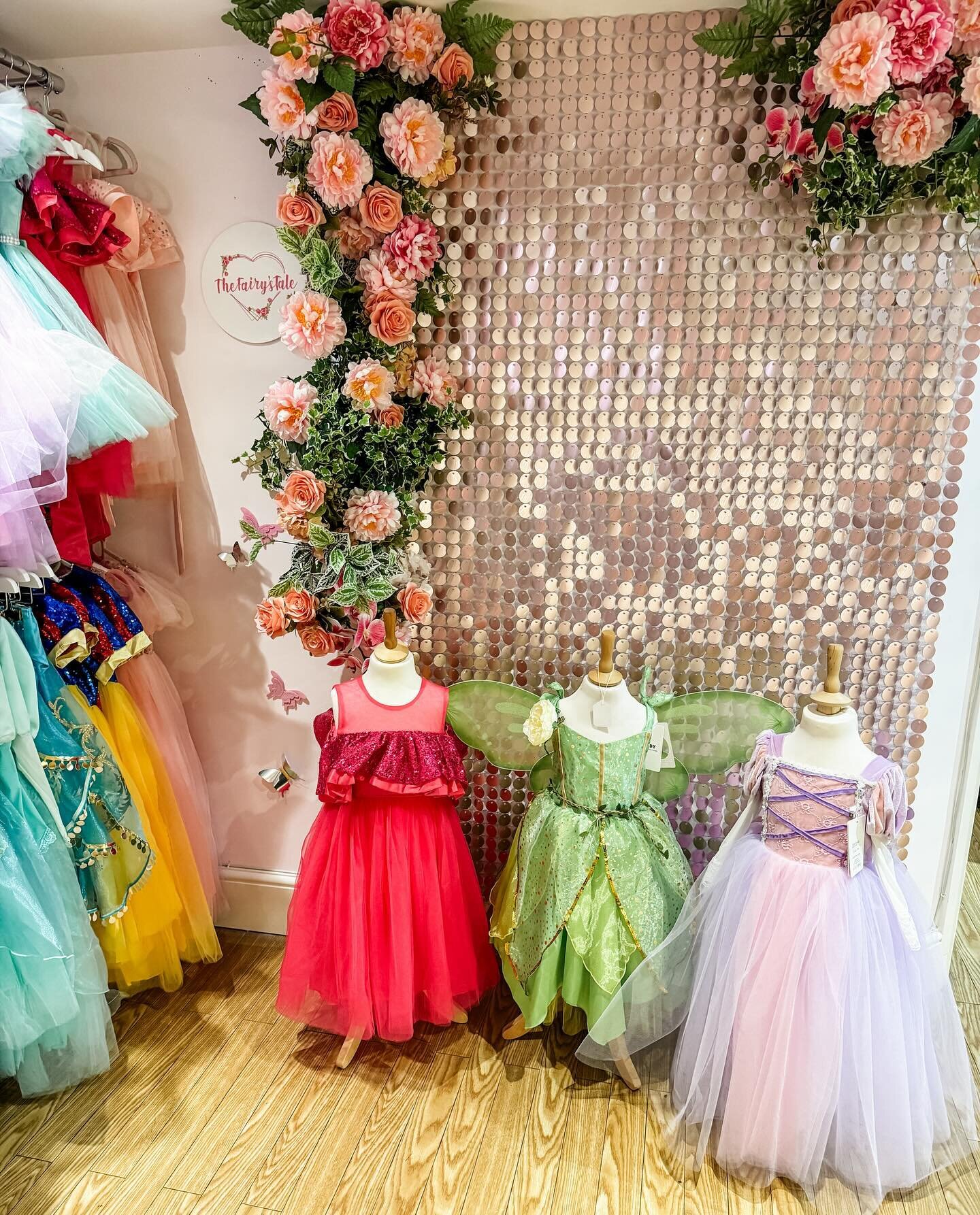 Our new feature wall in our upstairs area @the_littleprincess_shop 👑 This will be used for our mini photoshoots with our gold princess makeover package and for anyone buying dresses from @the_littleprincess_shop 
#princessshop #littleprincessshop #f