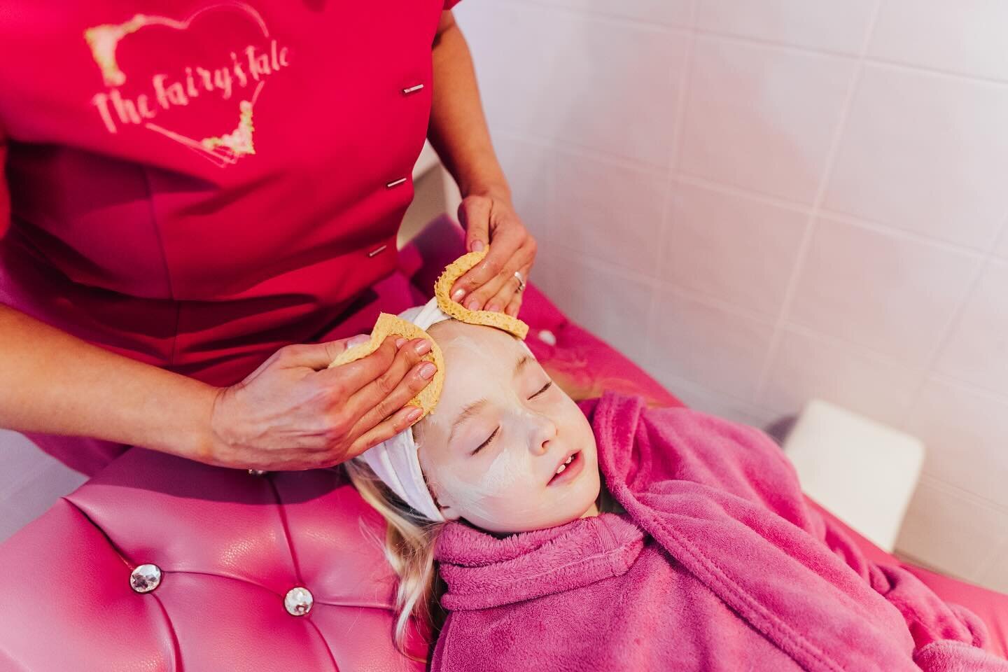 New individual spa sessions 💅🏻 You asked we delivered! Special package created for one child 💝
Includes: Mini facial, foot spa, manicure, glitter tattoo, makeup and hair style. &pound;45 Coloured hair can also be added on. Book via our box office 