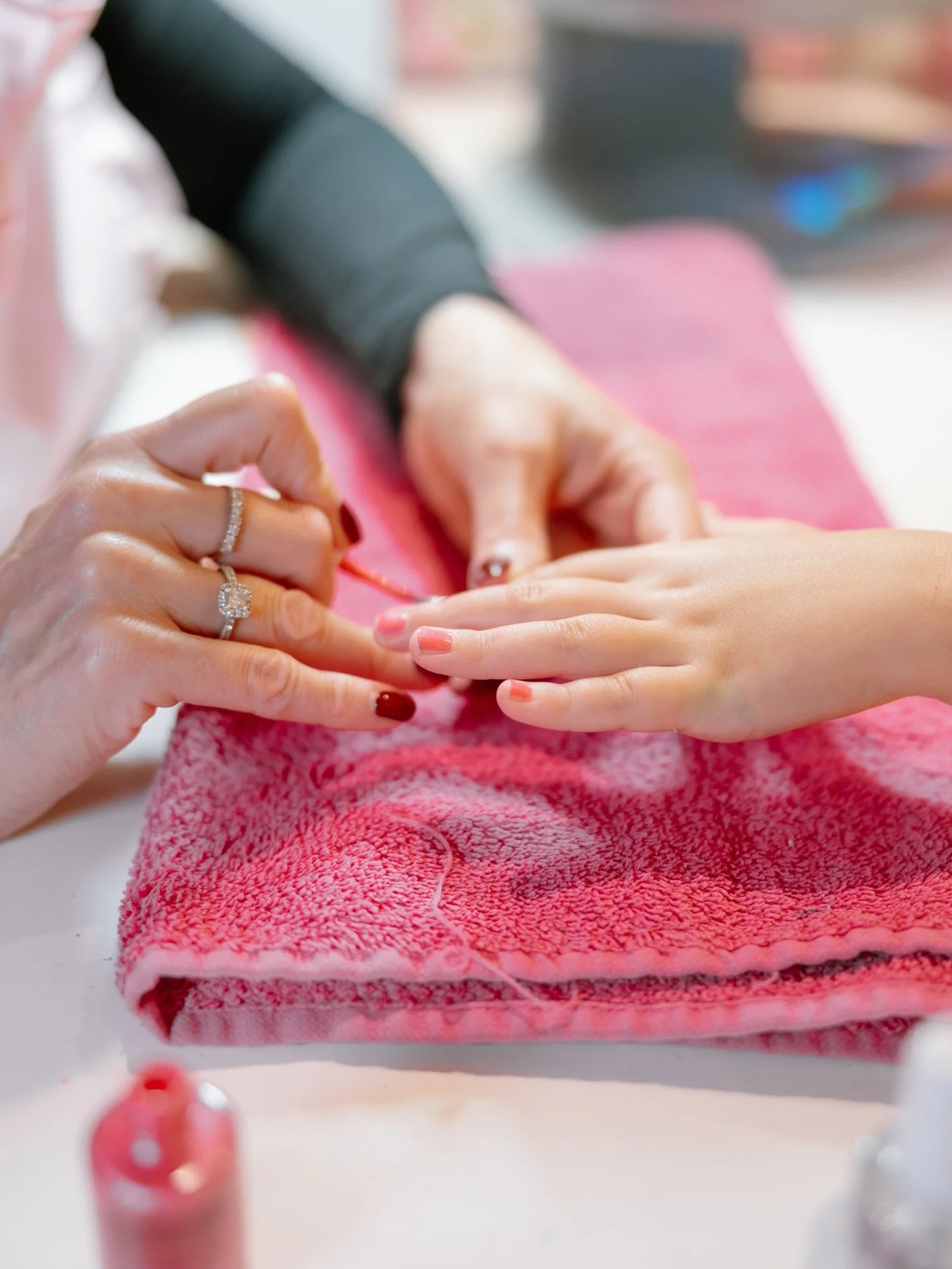 Mini Manicures, Face Masks, Foot Spas, Make up, Hairstyles and Glitter tattoos are some of the treatments available at our pamper parties. 
Contact us to find out more 🩷

#pamperparty #spaparty #princessparty #princesspampering #littleprincess❤️