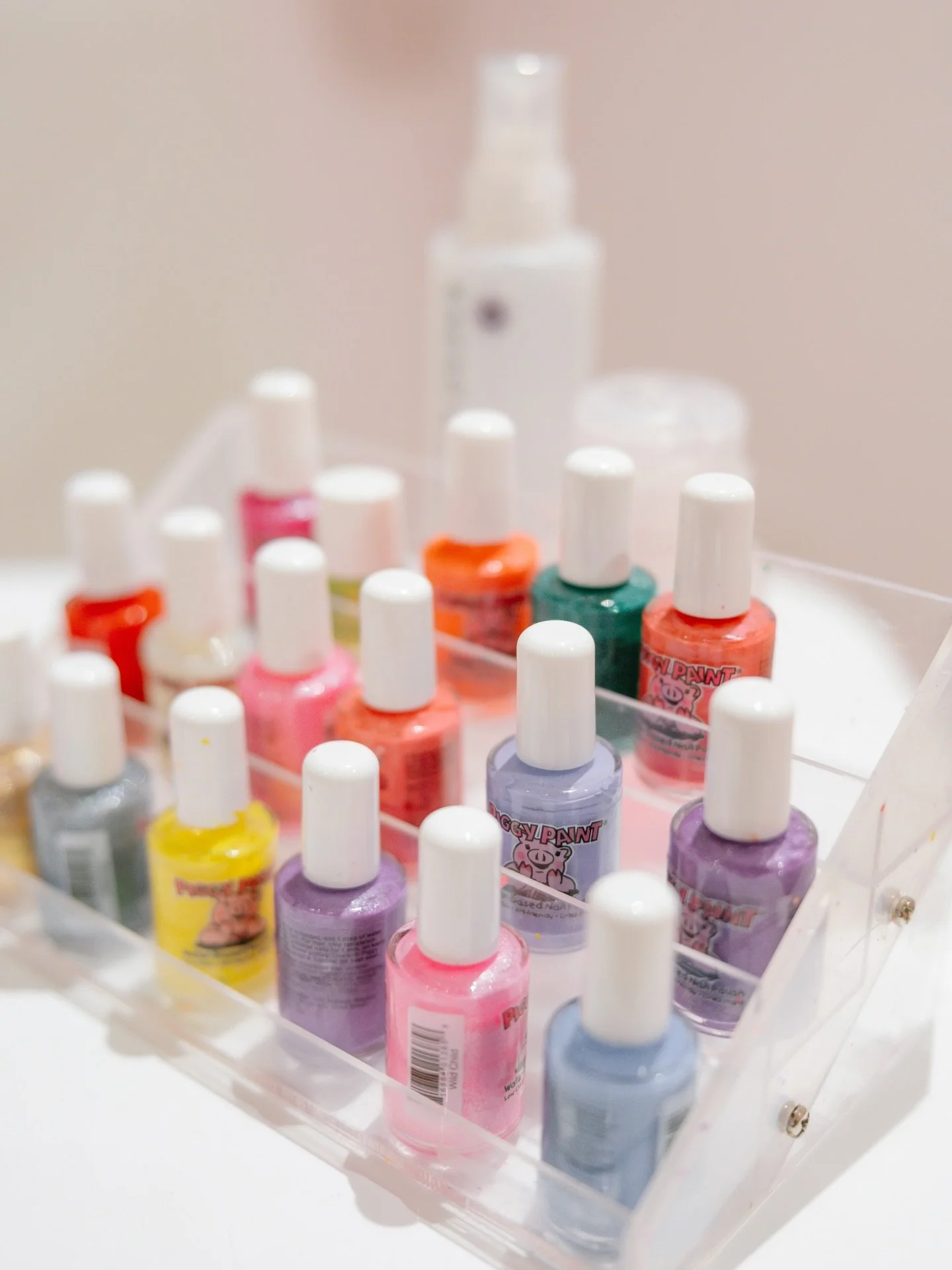 💅 Tiny nails deserve gentle care 💖

At our pamper parties, we use @piggypaintuk because it&rsquo;s a child-friendly, non-toxic nail polish made without the harsh chemicals found in many traditional nail varnishes.

That means your little ones can e