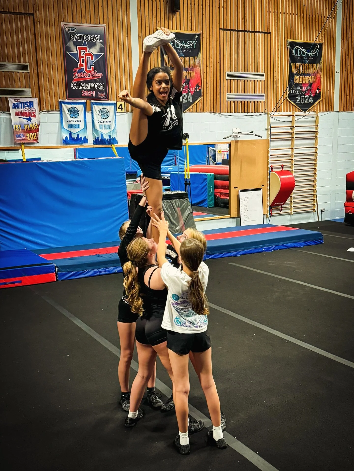 Flexibility Friday!
Check out this beautiful bow and arrow!
💙💙💙
#BracknellCheer #PlatinumArtemis #PlatinumFamily #ArtemisFamily #BerkshireCheer #Flexibility #CheerStretches #BowAndArrow