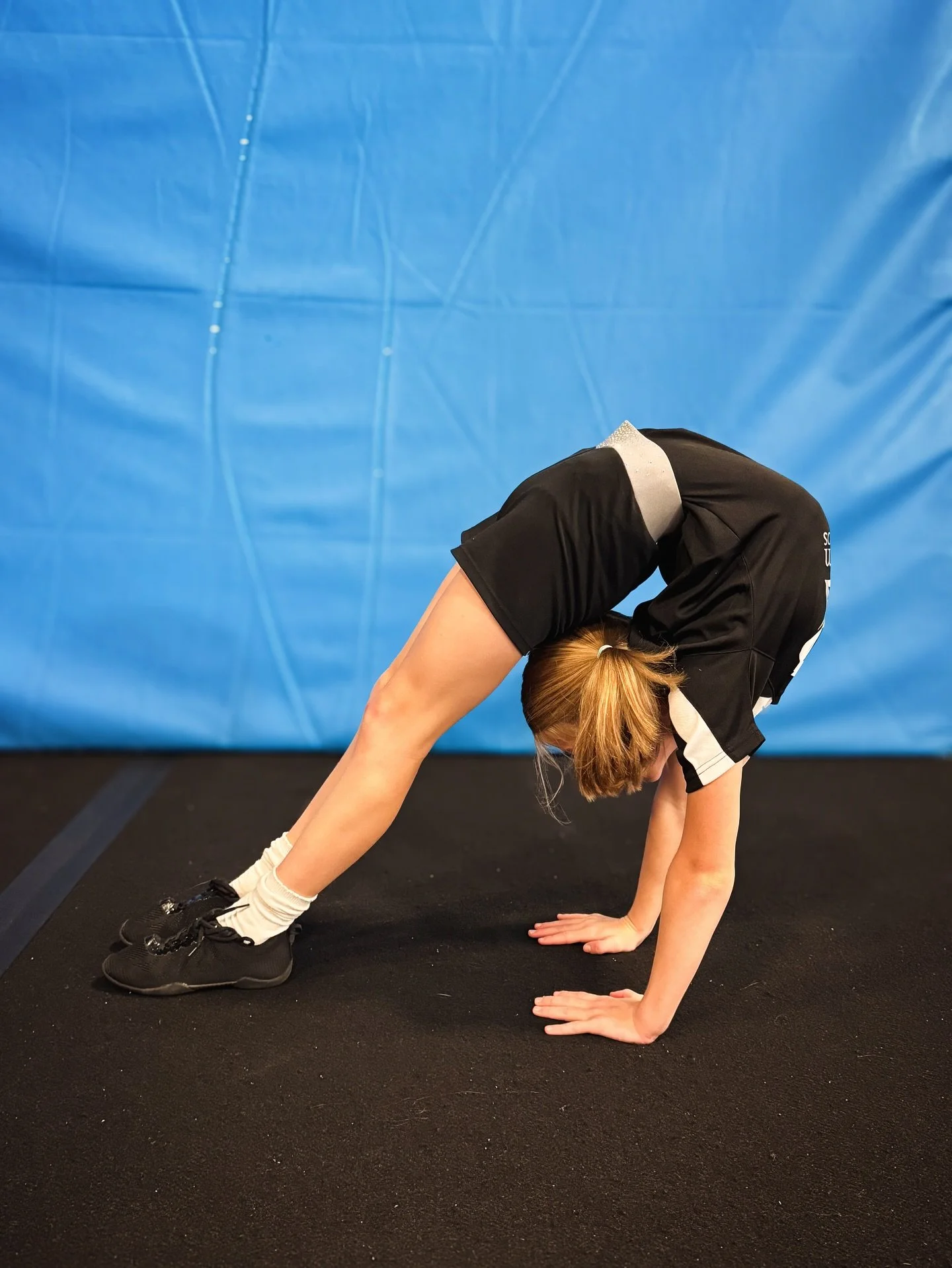 Stretchy Sunday, look at this beautiful back flexibility. 
💚💚💚
#bracknellcheer #artemisfamily #platinumfamily #cheerleading #wokinghamcheer #ascotcheer #flexibility