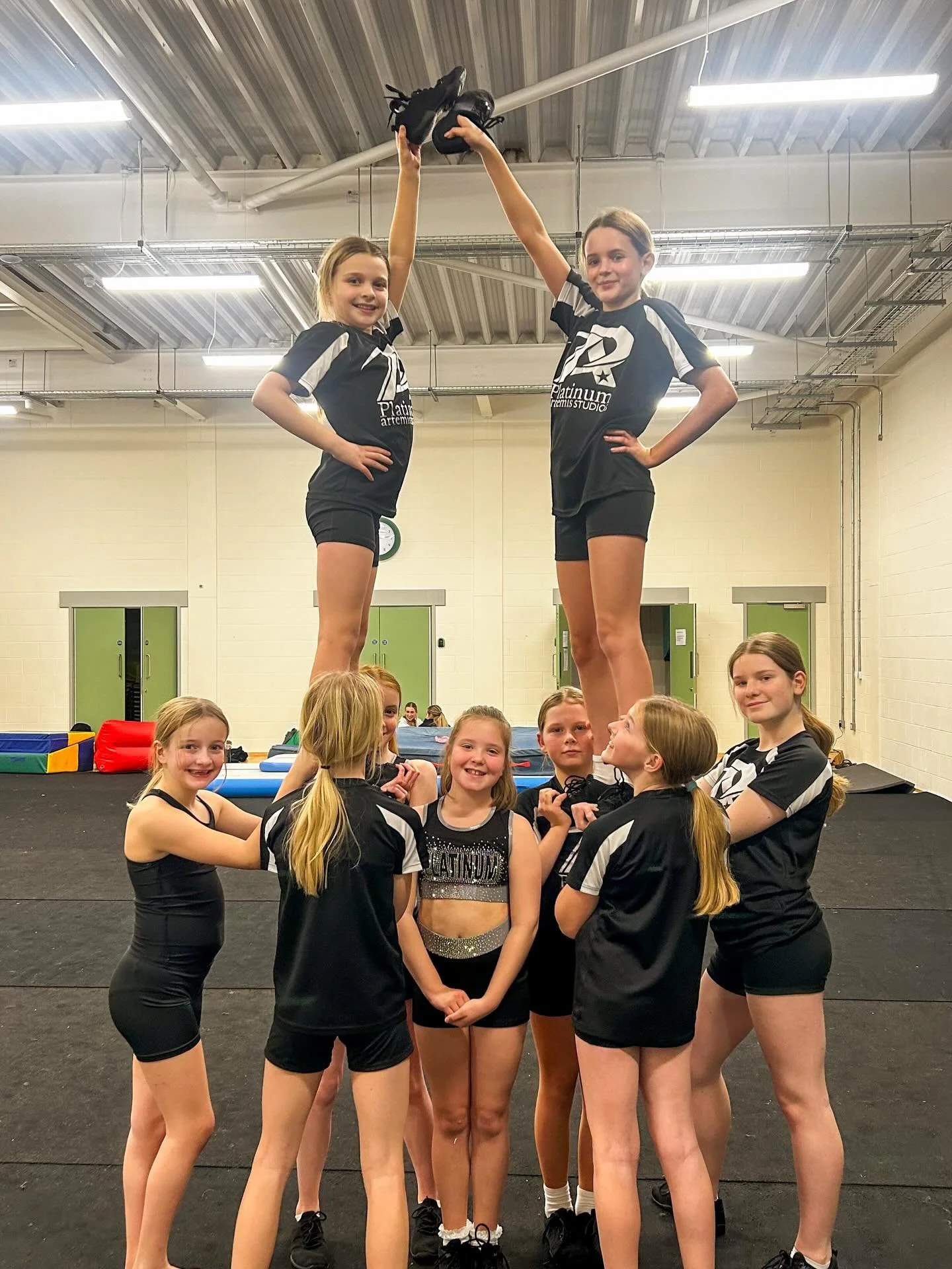 We had so much fun at the last training session of the year recreating Christmas scenes 🎅🏻 🎄 

Can you guess what they&rsquo;re meant to be??✨

Any queries contact us at
📧 cheercoach@artemis-studios.co.uk 

#cheerleading #cheerteam #bracknellchee