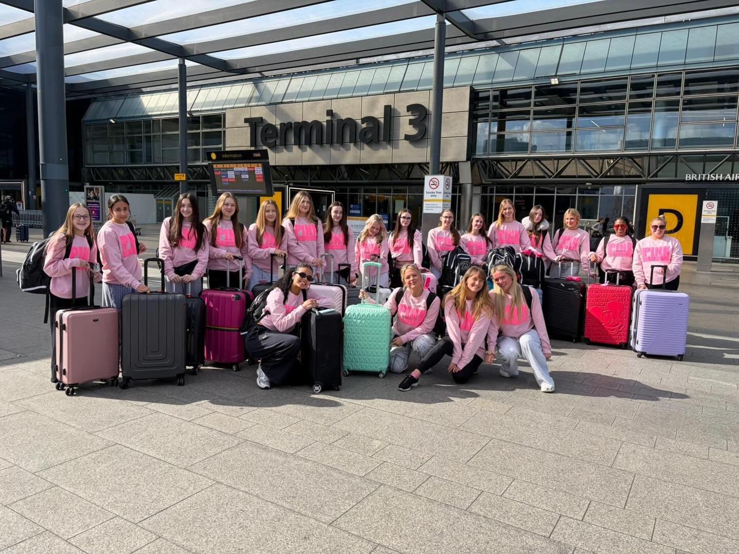 Pink Diamonds have arrived at the airport🩷

See you soon Florida🇺🇸✈️ 

#allstarworlds #bracknellcheer #florida #cheerleadingcompetition #level3