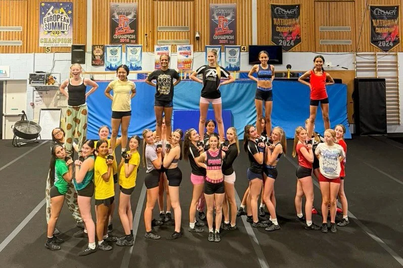 Meanwhile Sapphire have been busy in the gym working hard ahead of travelling to Florida this weekend💙🇺🇸

Starting the week off with a stunt group colour themed training 🌈 

#cheerleading #bracknellcheer #cheerleadingteam #cheerleadingstunts #che