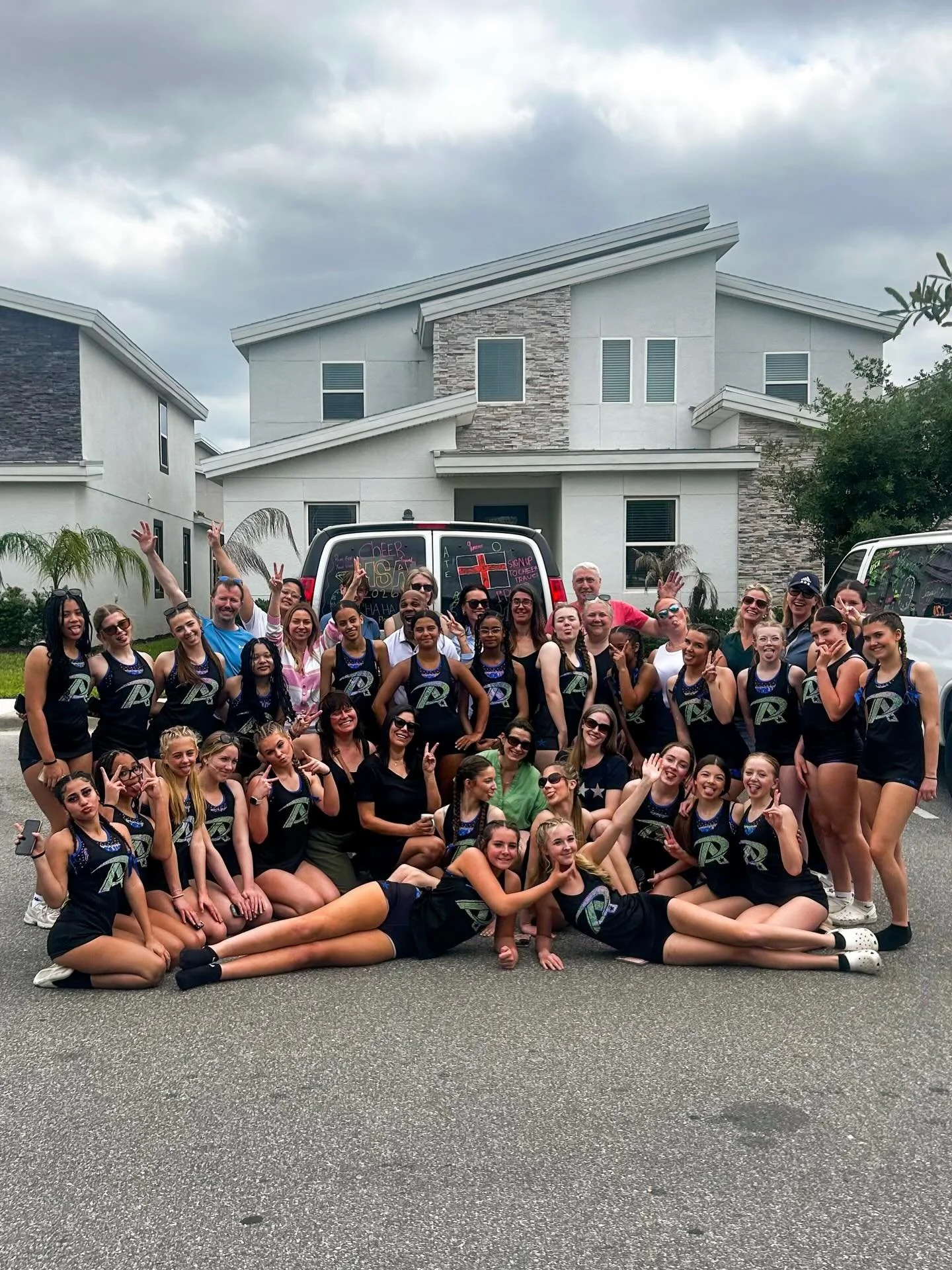 Sapphire Family photo💙🇺🇸

#bracknellcheer #cheerleading #cheerleaders #cheerleadersofinstagram #cheerleadingteam