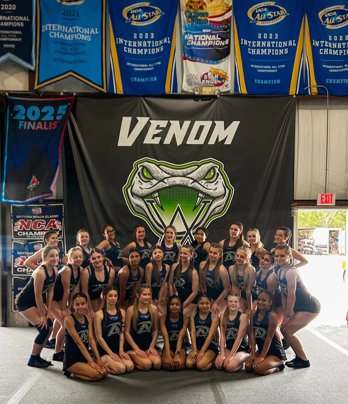 Sapphires first training session in the states! 💙🇺🇸

Thank you so much @venomallstars for having us 🐍 

#venomallstars #bracknellcheer #cheerleading #florida #cheerleadingteam