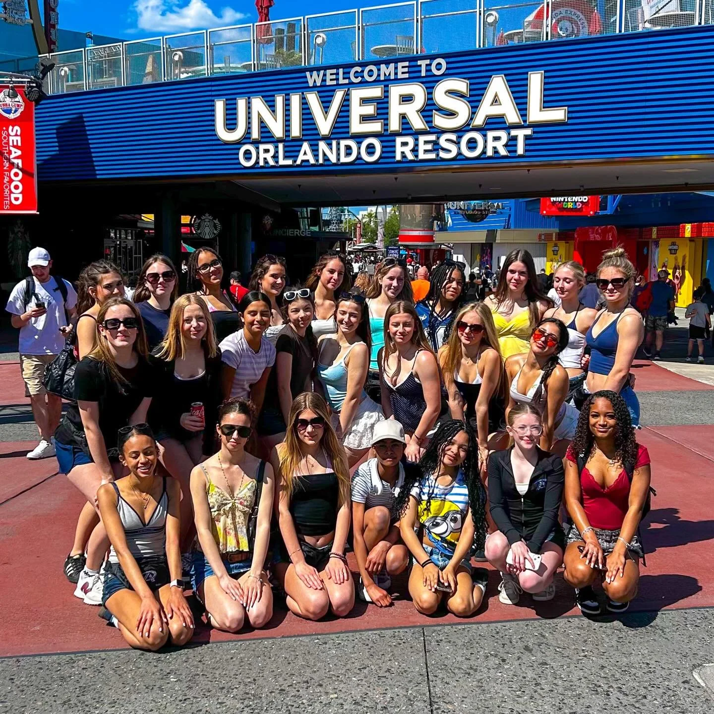 Yesterday Sapphire enjoyed spending the day at Universal Studios💙🇺🇸

#bracknellcheer #cheerleading #cheerleadingteam #universal #universalstudios