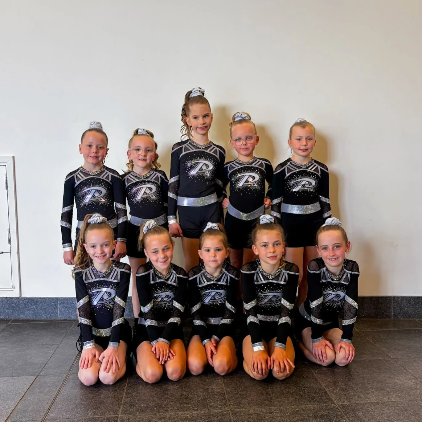 Moonstones🩶

#bracknellcheer #cheerleading #cheerleaders #cheerleadingcompetition #cheerleadersofinstagram