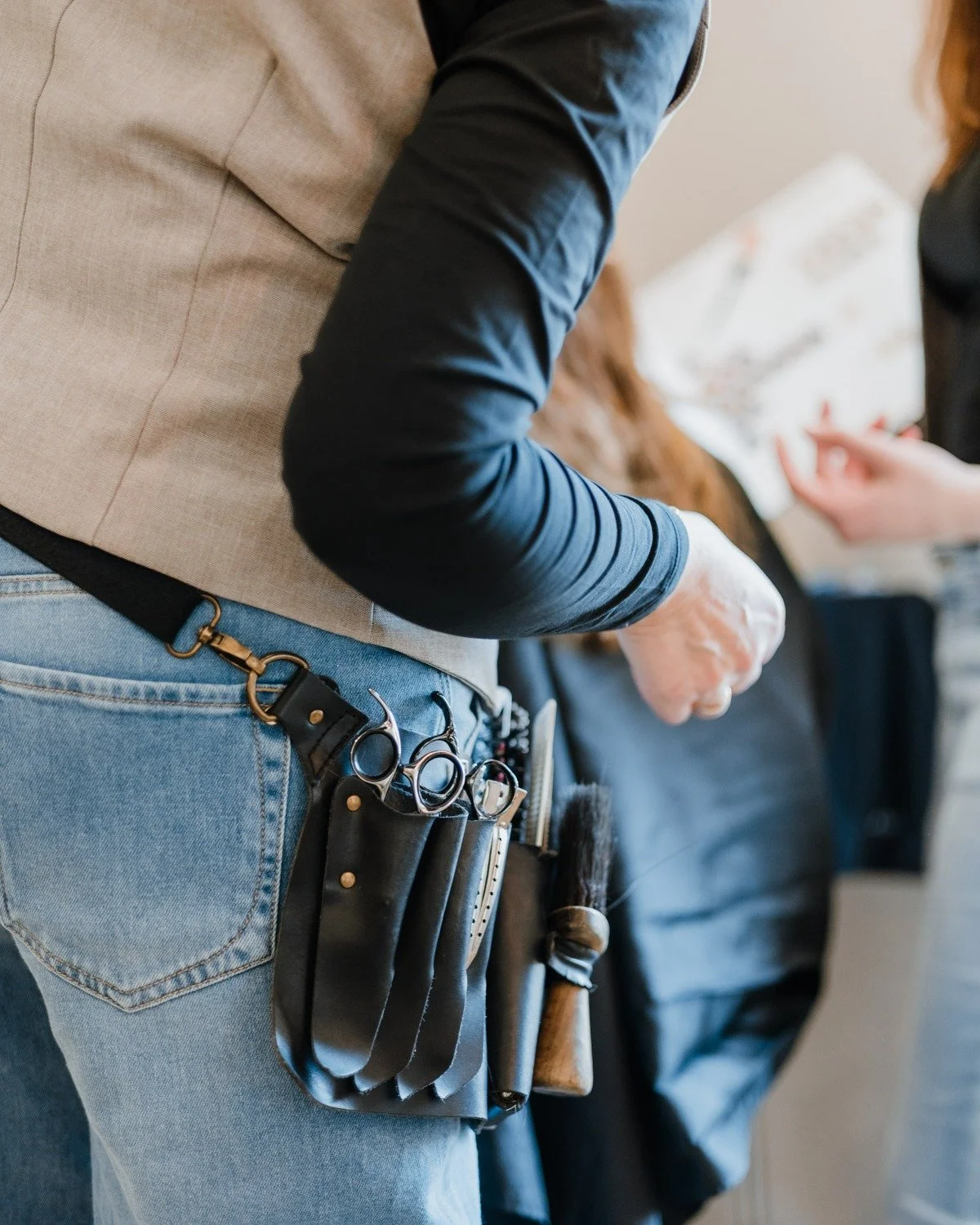 💫 We gaan iets nieuws aanbieden in onze salon! Hier alvast een kleine hint: we hebben hiervoor andere tools nodig dan we nu gebruiken! 🙈 Wat denk jij dat het is?