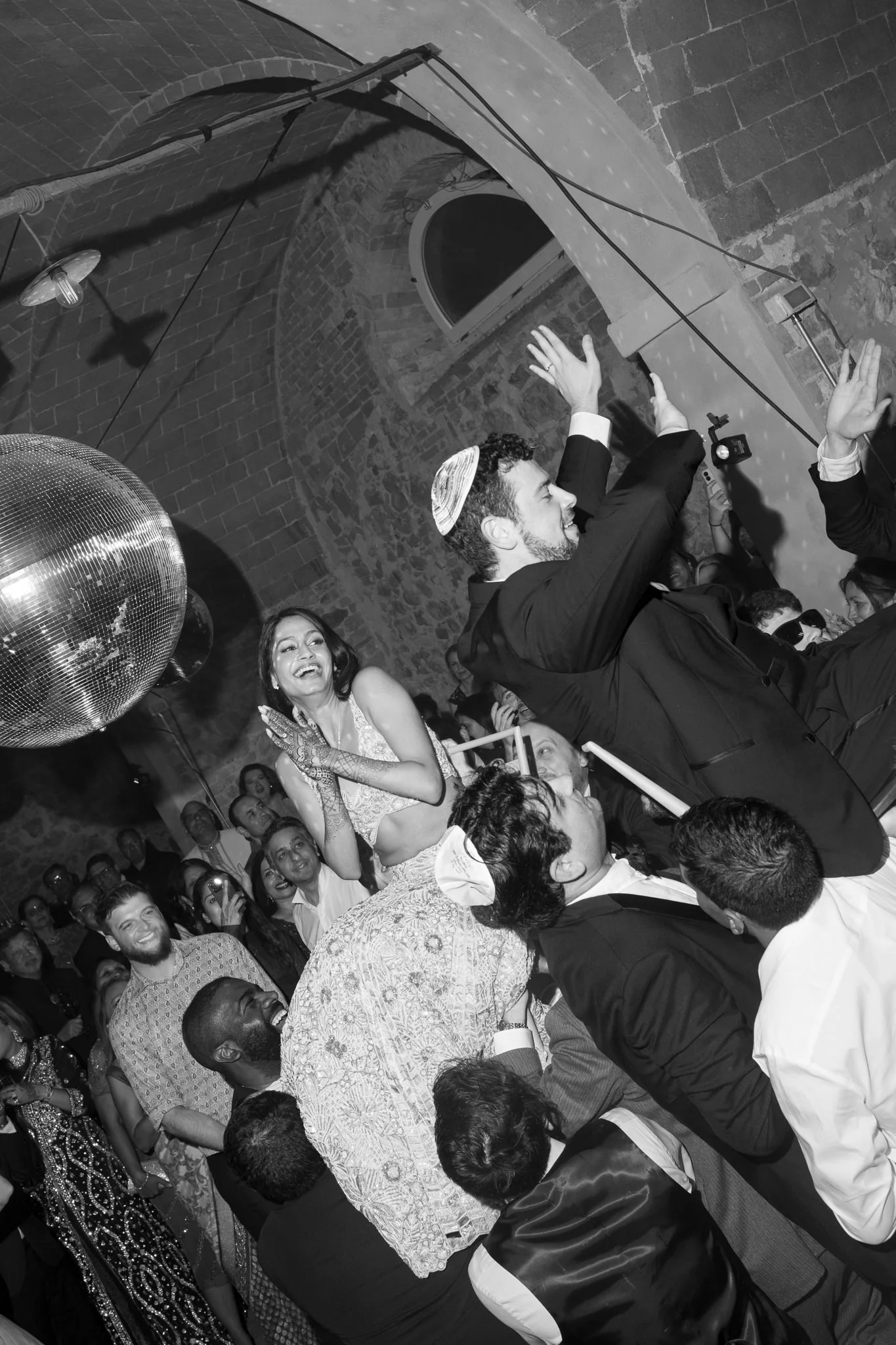 wedding-photographer-tuscany-indian-wedding-juliaandgil124061822.jpg