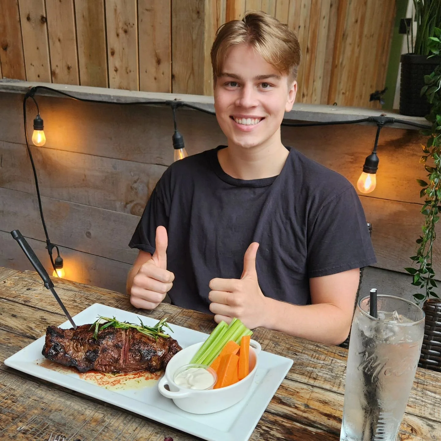 33oz Steak on our PATIO

Summer is here and so is the season for BIG STEAKS @ Texaslonghorn 

Our Steak Challenge - 108oz in 107mins

#mississaugafood #mississaugarestaurant #Mississauga #mississaugaeats #etobicokefood #etobicokeeats #steaklover #ste