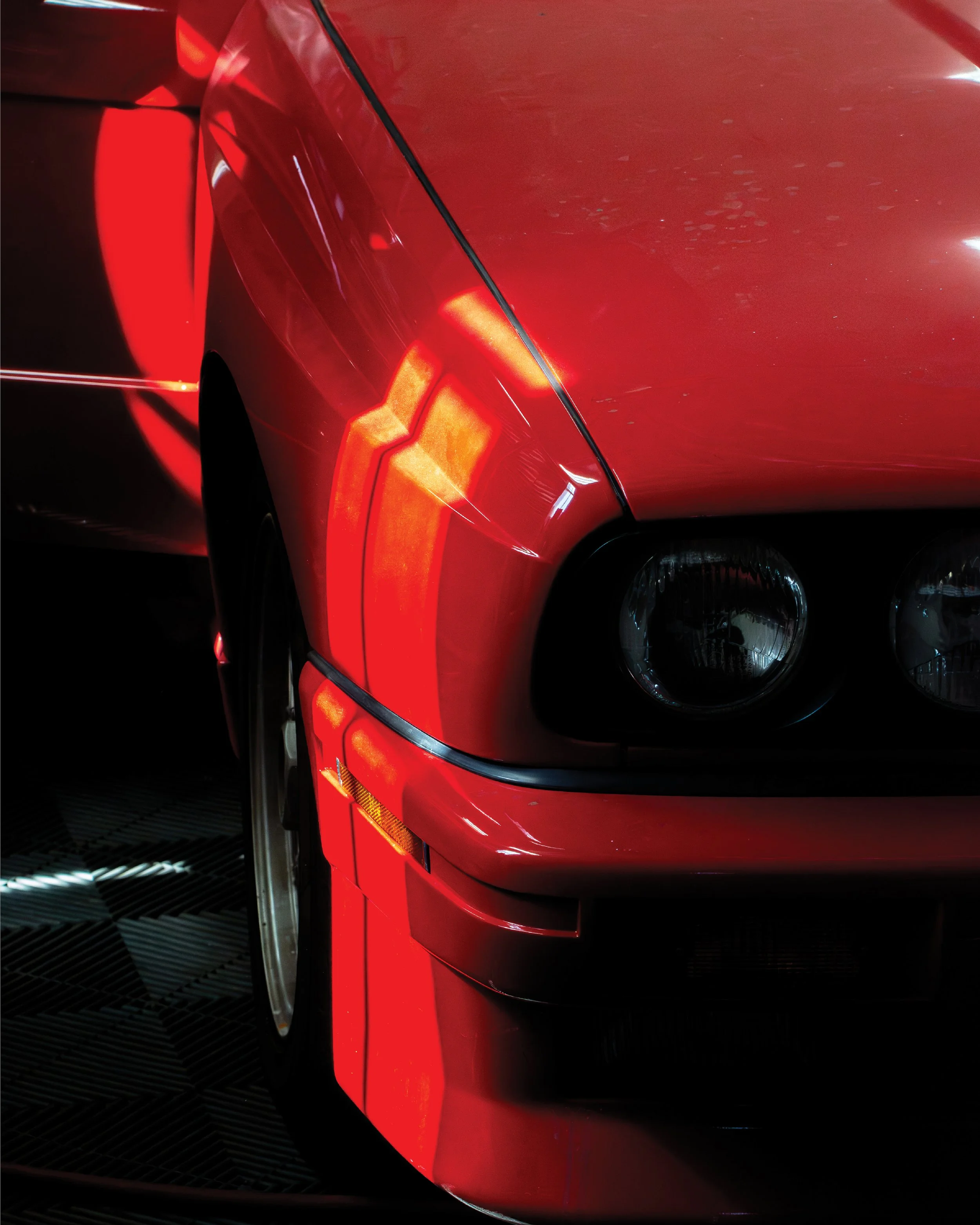 Crystal-clear headlight after professional restoration.