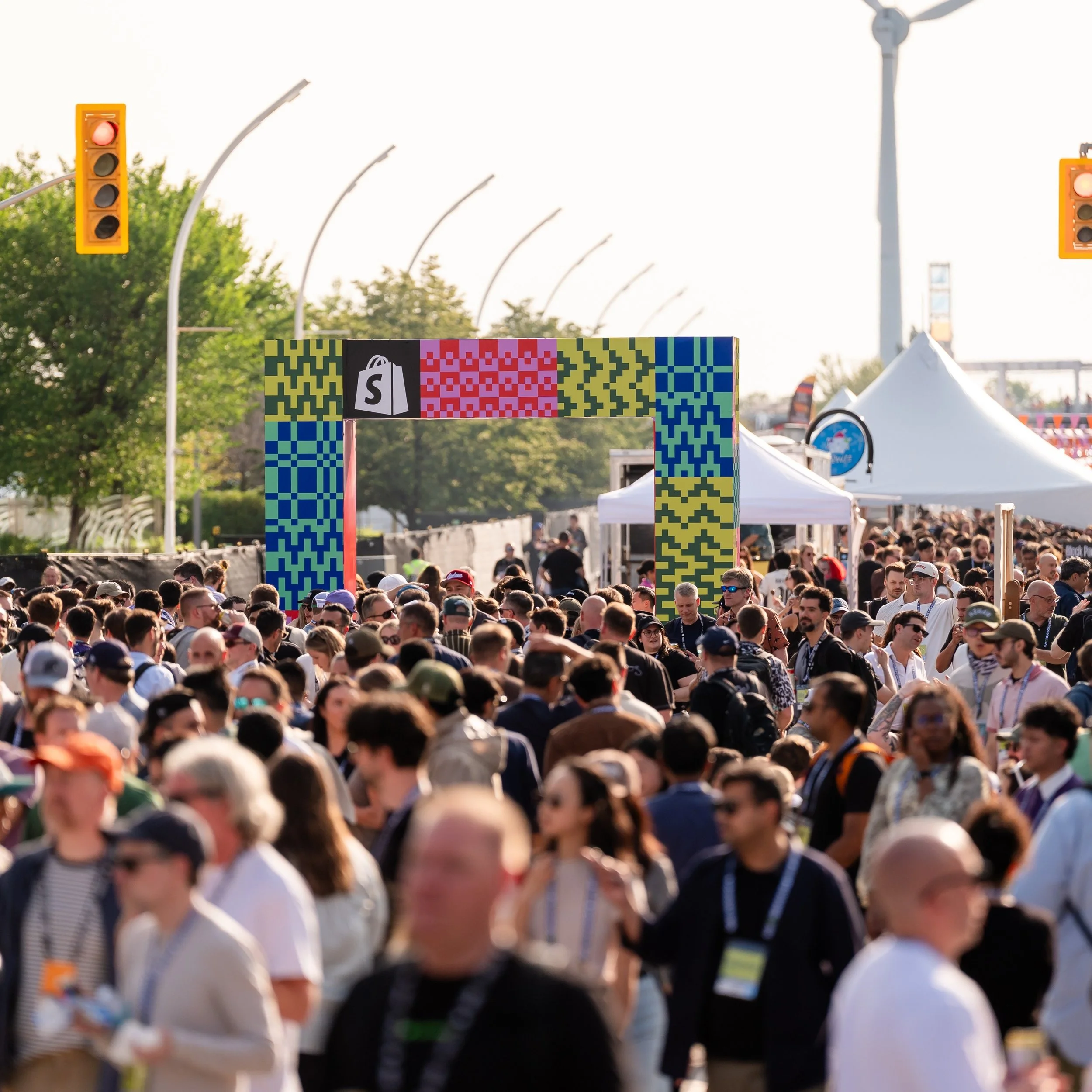 A beautiful day in Toronto set the stage for an outdoor Shopify Summit filled with people, conversation, and city energy. The setting became part of the story. #ConferencePhotographer #EventPhotographyToronto #CorporatePhotographer #TorontoEvents #Co