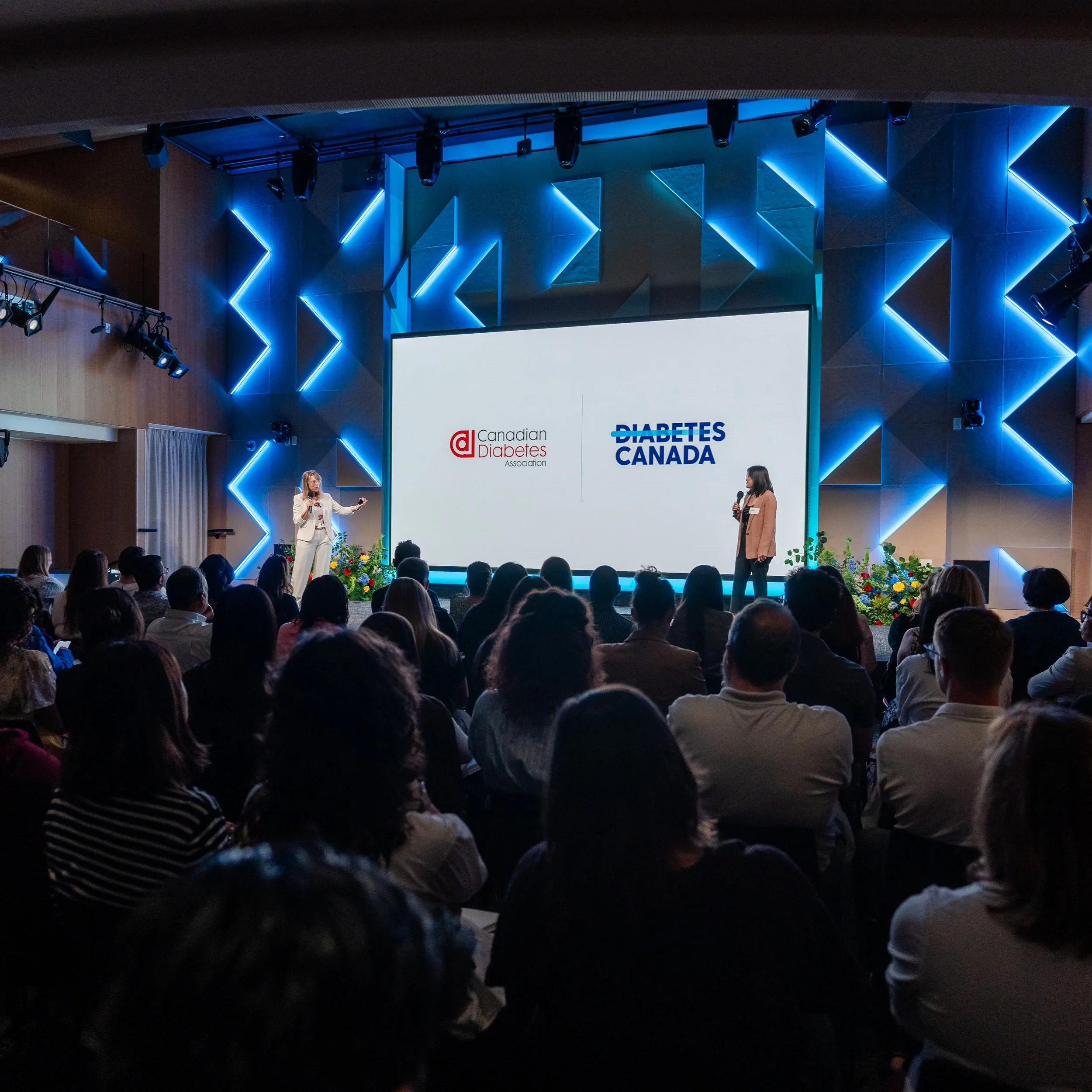 Scale matters in event storytelling. A strong main-stage view shows the audience, the production design, and the branded focal point that brought everyone together.

#uptownmedia #EventPhotography #ConferenceProduction #CorporateEvents #BrandExperien