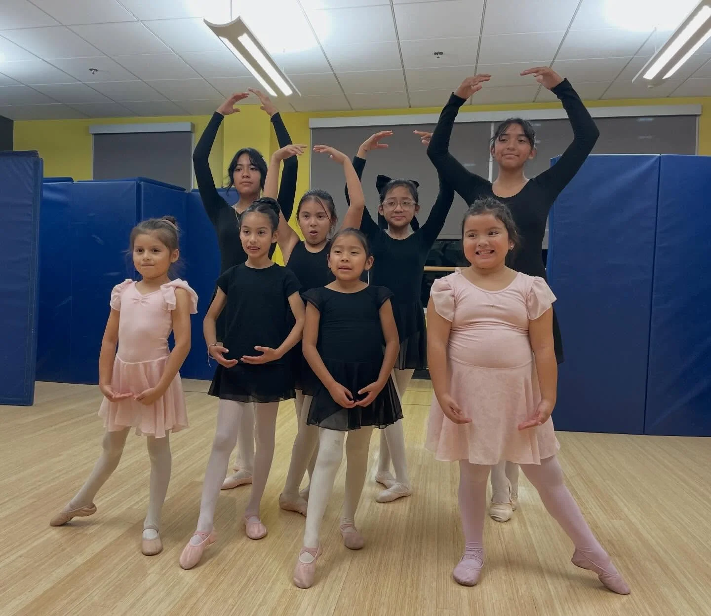 Happy national ballet day! 🩰 Check out some of our young artists in their ballet class with the amazing teaching artist, Ms.Mataji!

#AngelicaCenterforArtsandMusic #NationalBalletDay #SupportTheArts #picounion #LosAngelesArts