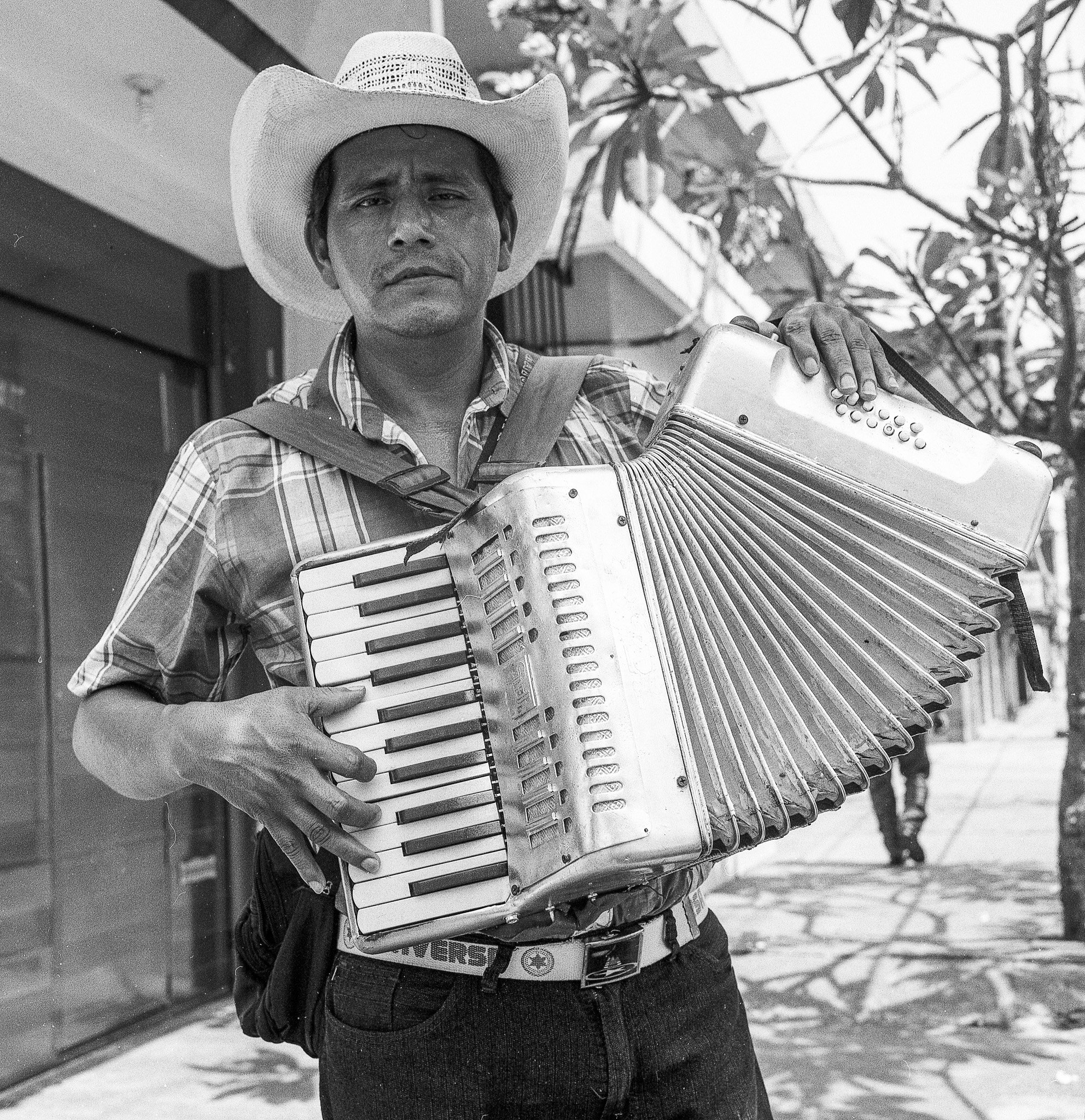 En avenida Independencia, Tuxtepec, Oaxaca. 
Rolleiflex 3.5f