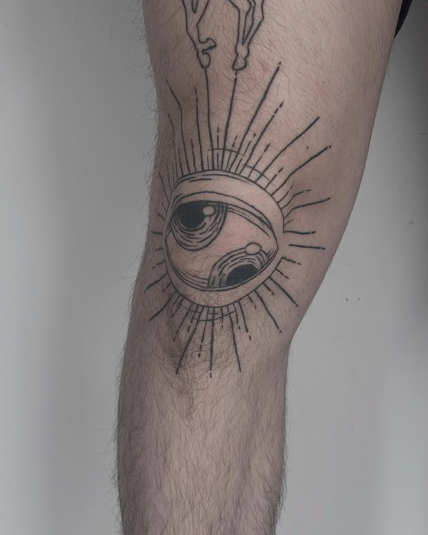 Healed ! 👁️ 

#tattoo #inked #tattooed #tattooartist #tattoodesign #portrait #portraittattoo #quebectattooshops #quebectattoo #eikon #eikontattoo #flashtattoo #flash #tattooidea #tinytattoo #blackminimaltattoo