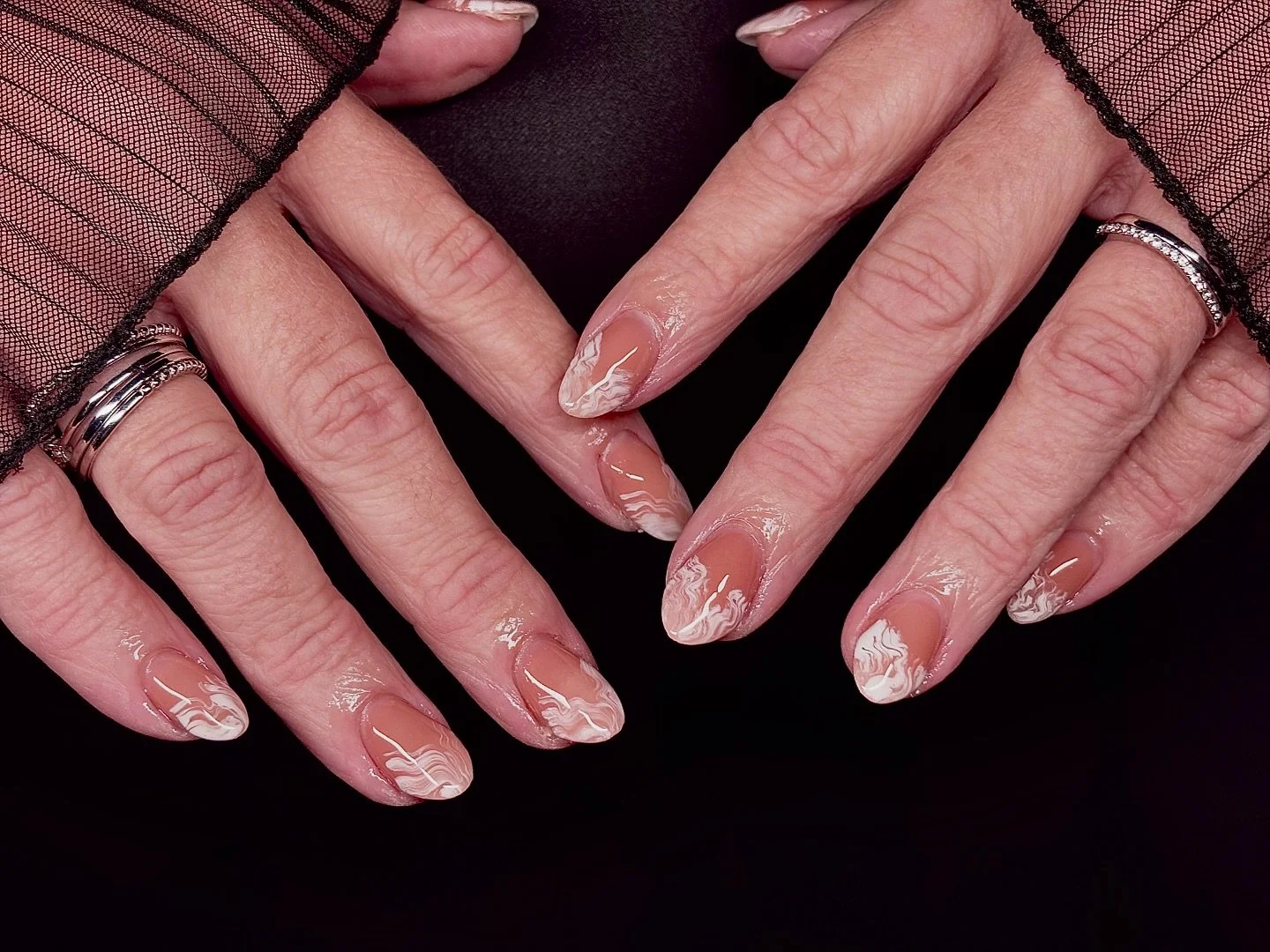 Marbr&eacute; Naturel 🤍🌿

#nailart #nails #nailsofinstagram #nailsnailsnails #naildesign #frenshtip #manicure #poseamericaine #gel #gelnails #gelxnails #gelx #gelpolish #nailpolish #nailtech #quebecnails #quebecnailsalon