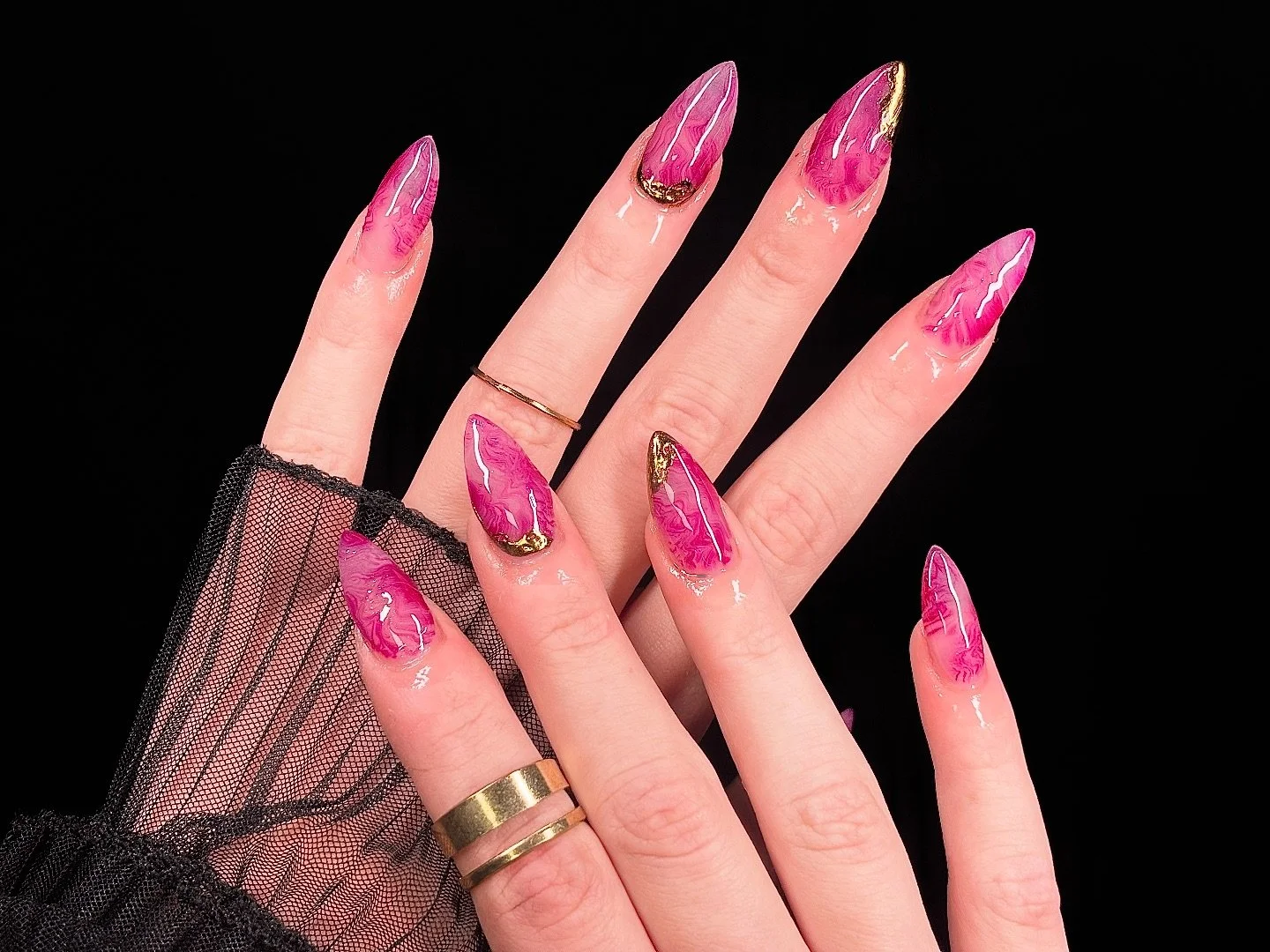 🌺💅✨

#nailart #nails #nailsofinstagram #nailsnailsnails #naildesign #frenshtip #manicure #poseamericaine #gel #gelnails #gelxnails #gelx #gelpolish #nailpolish #nailtech #quebecnails #quebecnailsalon