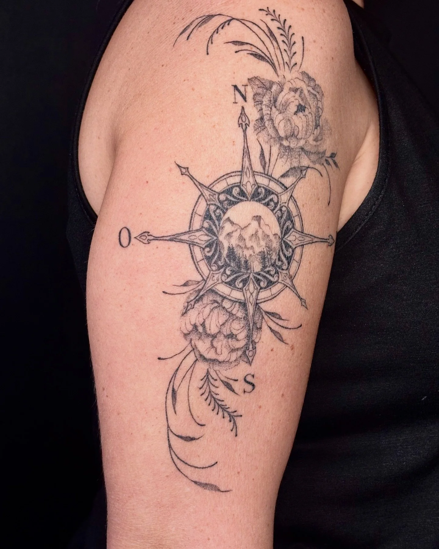 Projet gu&eacute;ri !🌸✨

#tattoo #inked #tattooed #tattooartist #tattoodesign #portrait #portraittattoo #quebectattooshops #quebectattoo #eikon #eikontattoo #flashtattoo #flash #tattooidea #tinytattoo #blackminimaltattoo
